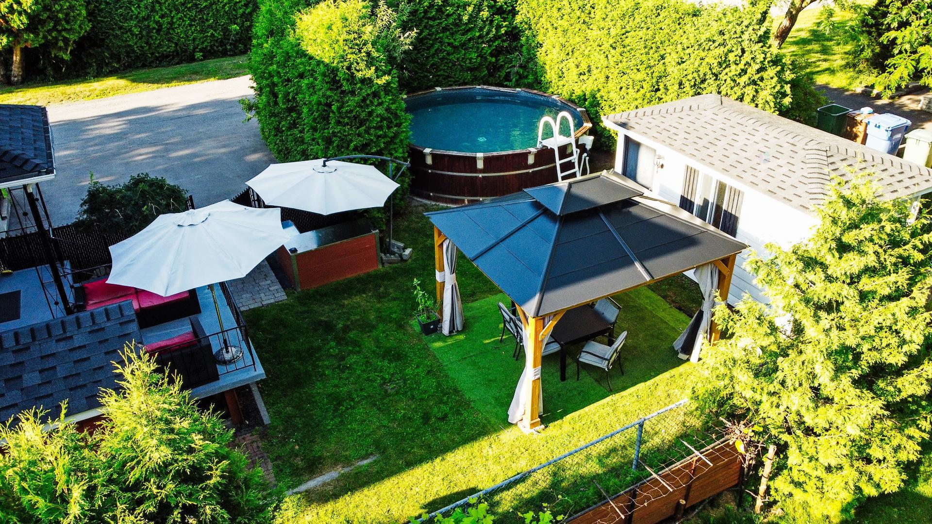 Châteauguay, QC J6J 4J8, Canada, 3 Bedrooms Bedrooms, ,4 BathroomsBathrooms,Residential,Active,201440