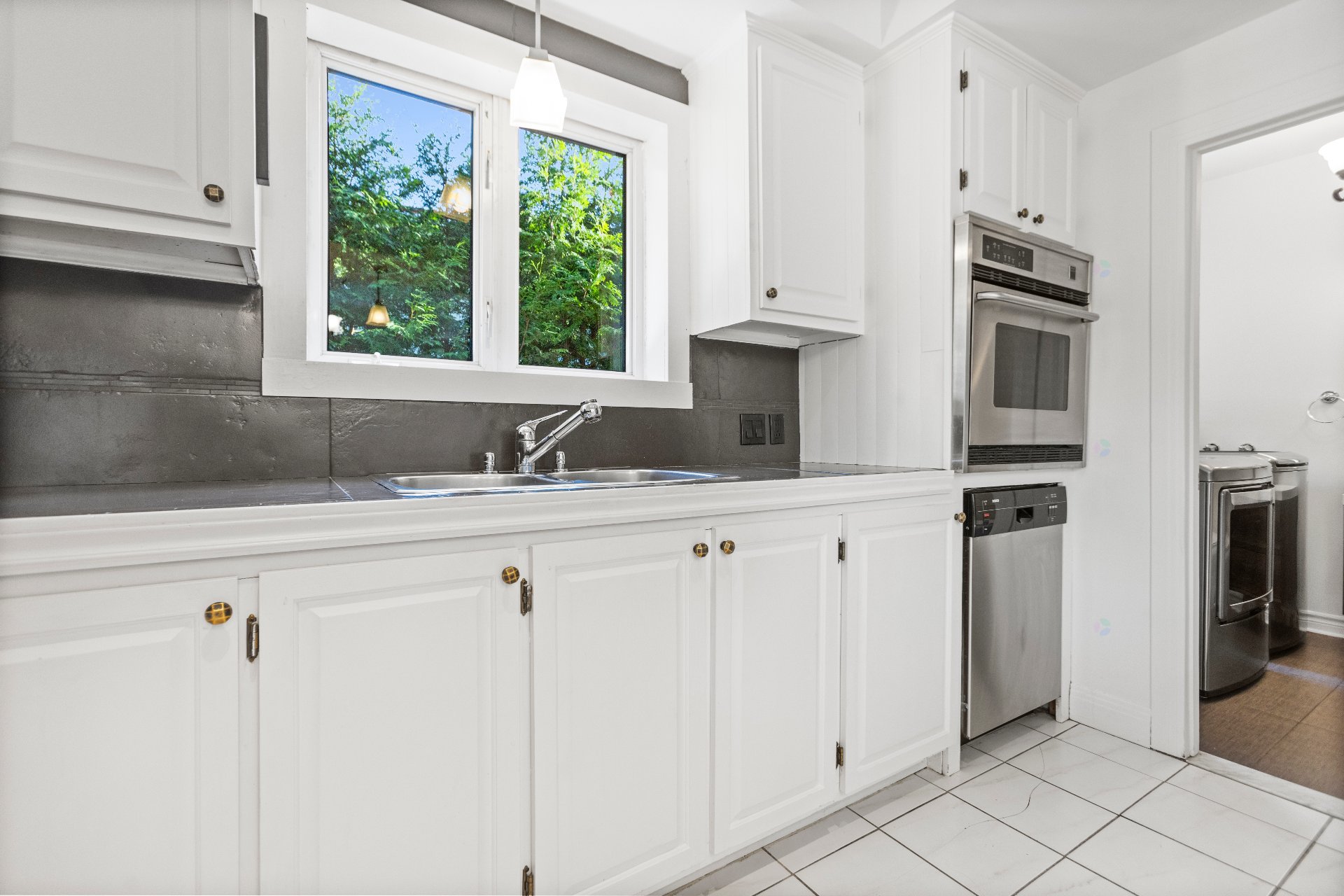 Châteauguay, QC J6J 4J8, Canada, 3 Bedrooms Bedrooms, ,4 BathroomsBathrooms,Residential,Active,201440