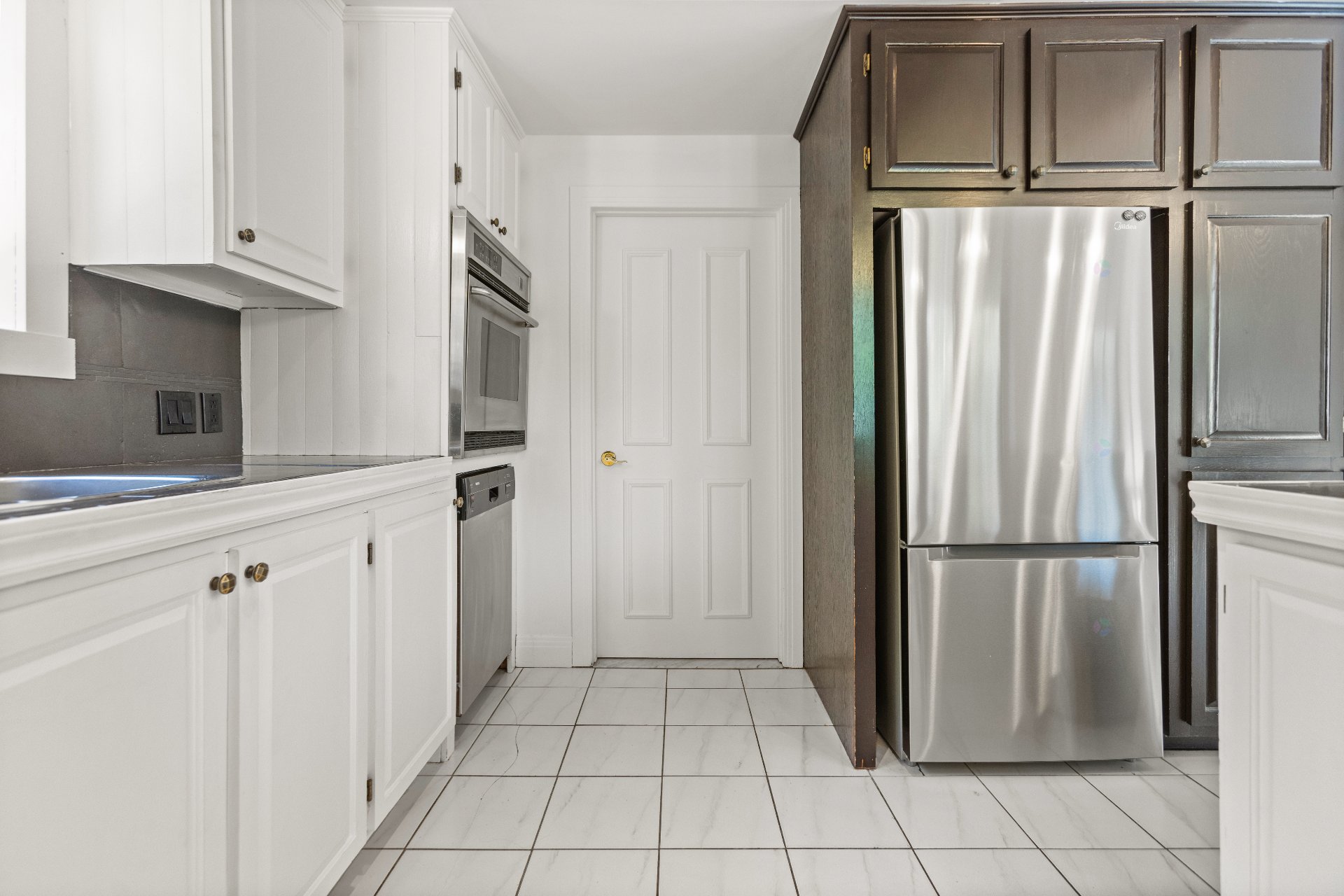 Châteauguay, QC J6J 4J8, Canada, 3 Bedrooms Bedrooms, ,4 BathroomsBathrooms,Residential,Active,201440