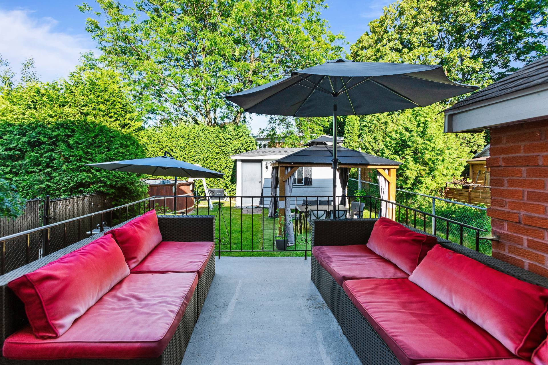 Châteauguay, QC J6J 4J8, Canada, 3 Bedrooms Bedrooms, ,4 BathroomsBathrooms,Residential,Active,201440