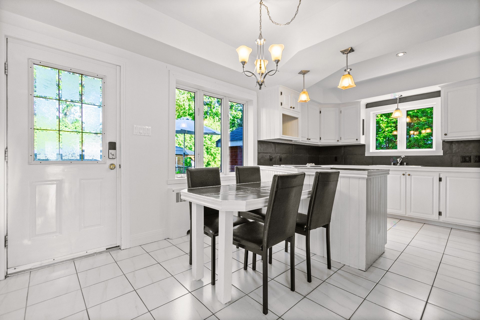 Châteauguay, QC J6J 4J8, Canada, 3 Bedrooms Bedrooms, ,4 BathroomsBathrooms,Residential,Active,201440