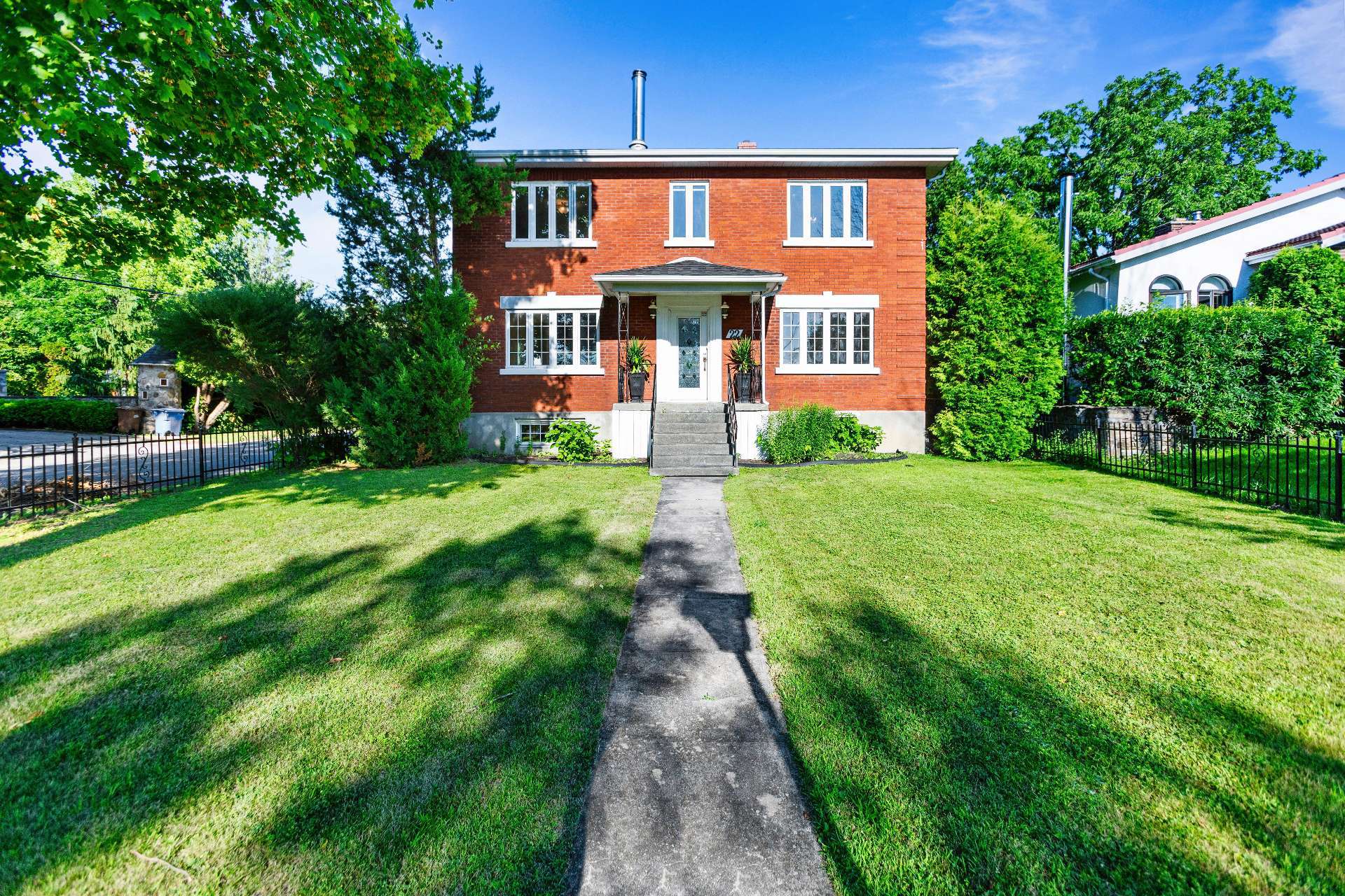 Châteauguay, QC J6J 4J8, Canada, 3 Bedrooms Bedrooms, ,4 BathroomsBathrooms,Residential,Active,201440