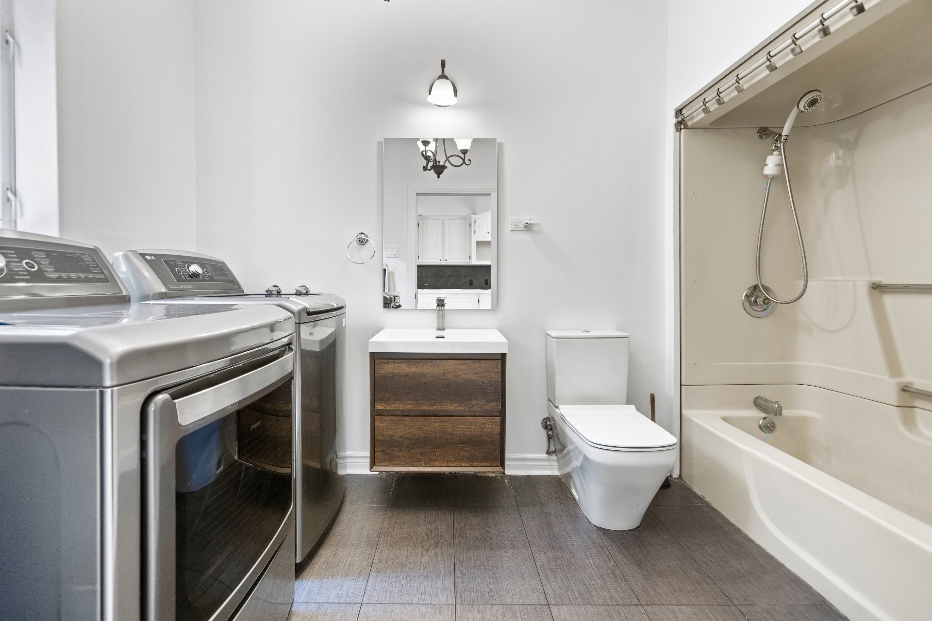 Châteauguay, QC J6J 4J8, Canada, 3 Bedrooms Bedrooms, ,4 BathroomsBathrooms,Residential,Active,201440