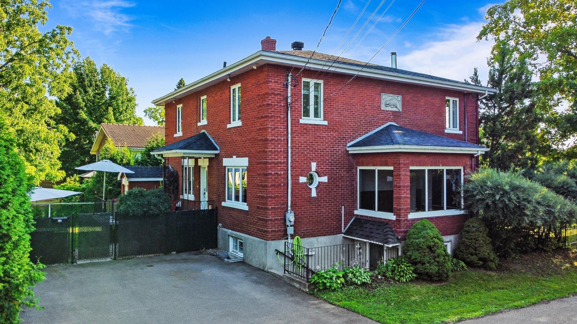 Châteauguay, QC J6J 4J8, Canada, 3 Bedrooms Bedrooms, ,4 BathroomsBathrooms,Residential,Active,201440