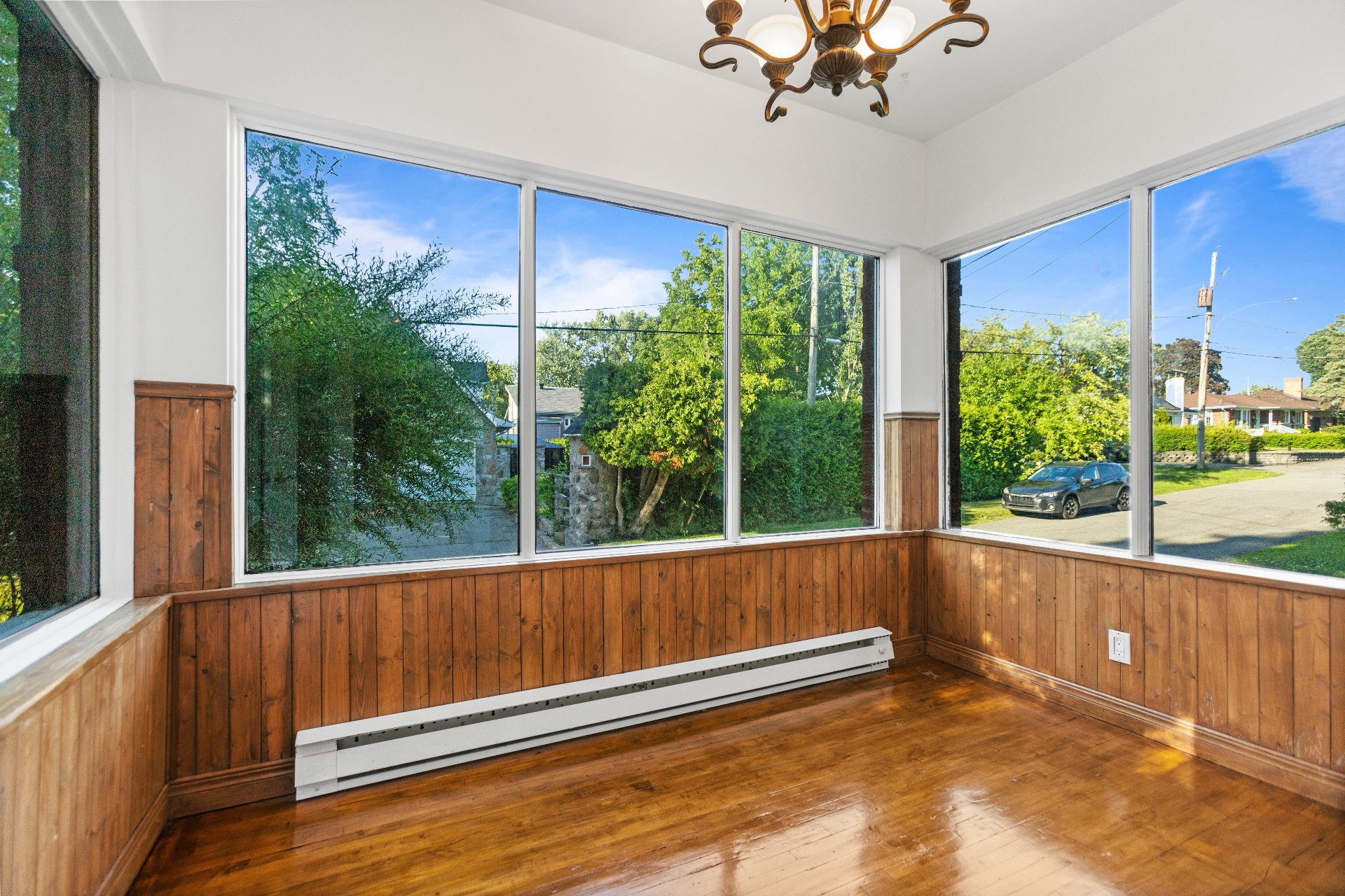 Châteauguay, QC J6J 4J8, Canada, 3 Bedrooms Bedrooms, ,4 BathroomsBathrooms,Residential,Active,201440