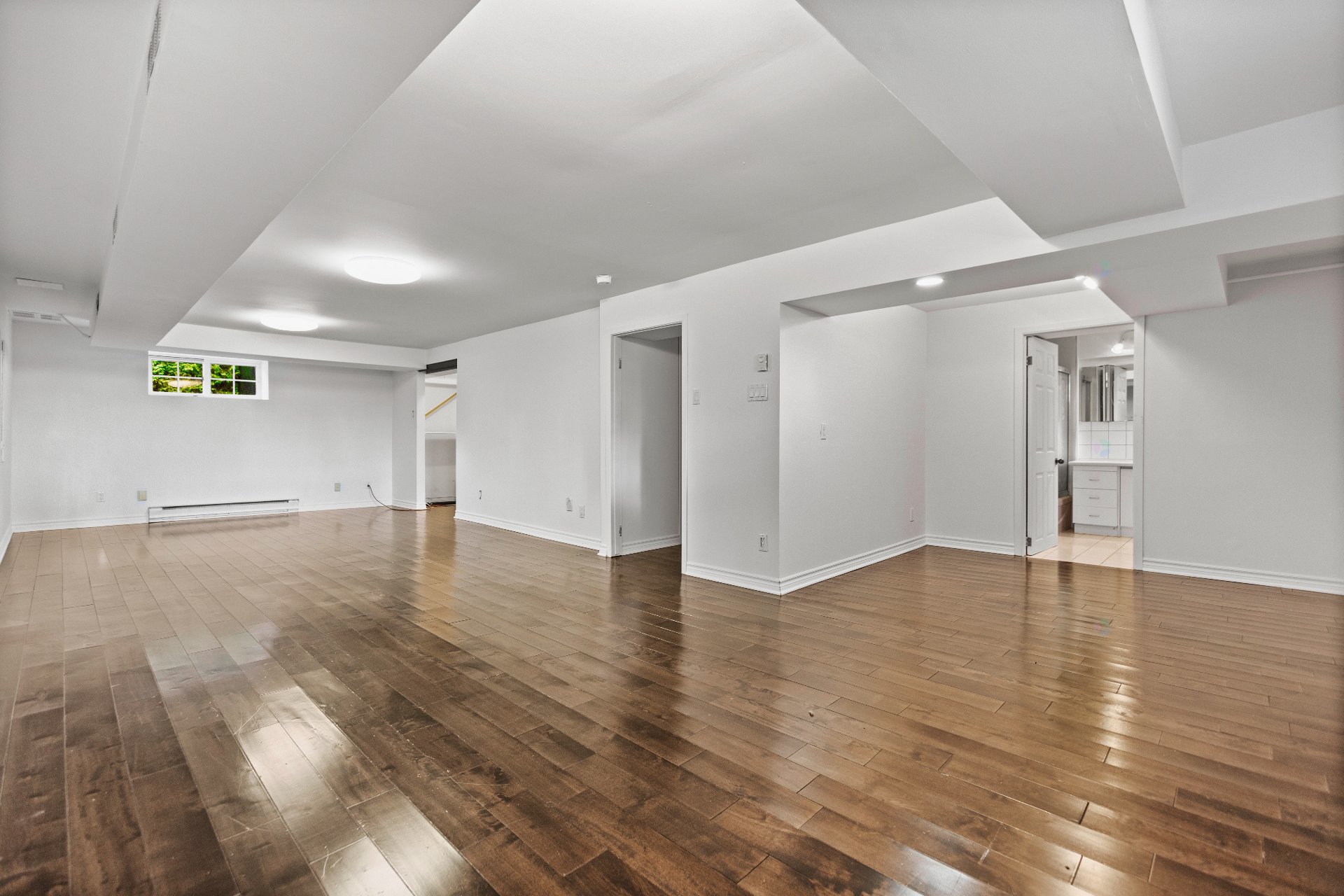 Châteauguay, QC J6J 4J8, Canada, 3 Bedrooms Bedrooms, ,4 BathroomsBathrooms,Residential,Active,201440