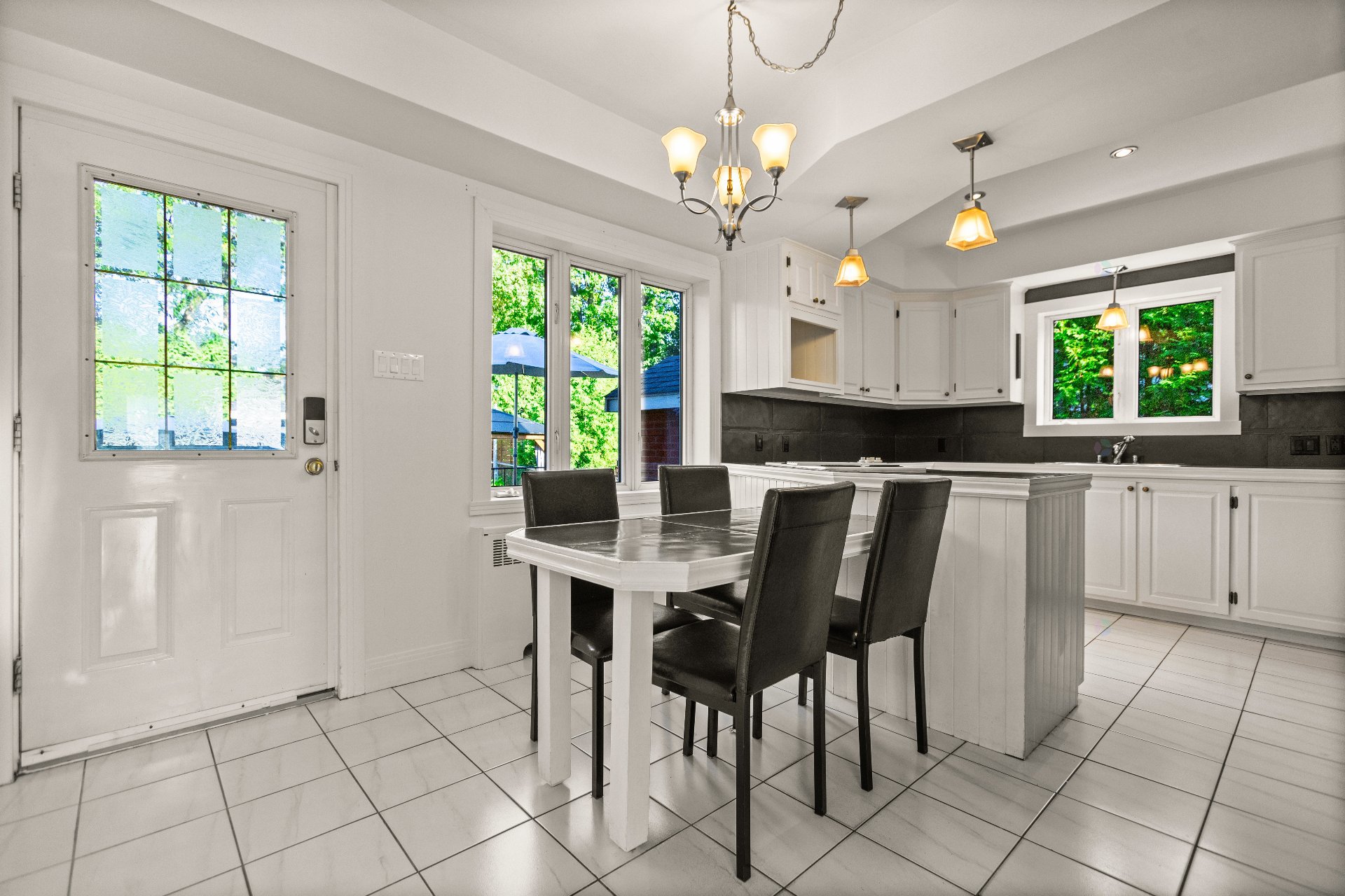 Châteauguay, QC J6J 4J8, Canada, 3 Bedrooms Bedrooms, ,4 BathroomsBathrooms,Residential,Active,201440