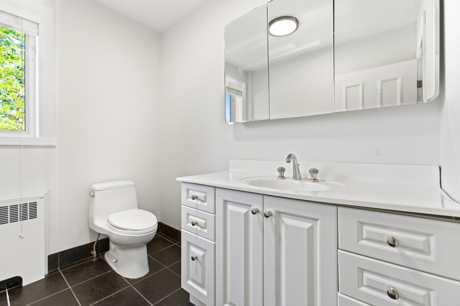 Châteauguay, QC J6J 4J8, Canada, 3 Bedrooms Bedrooms, ,4 BathroomsBathrooms,Residential,Active,201440