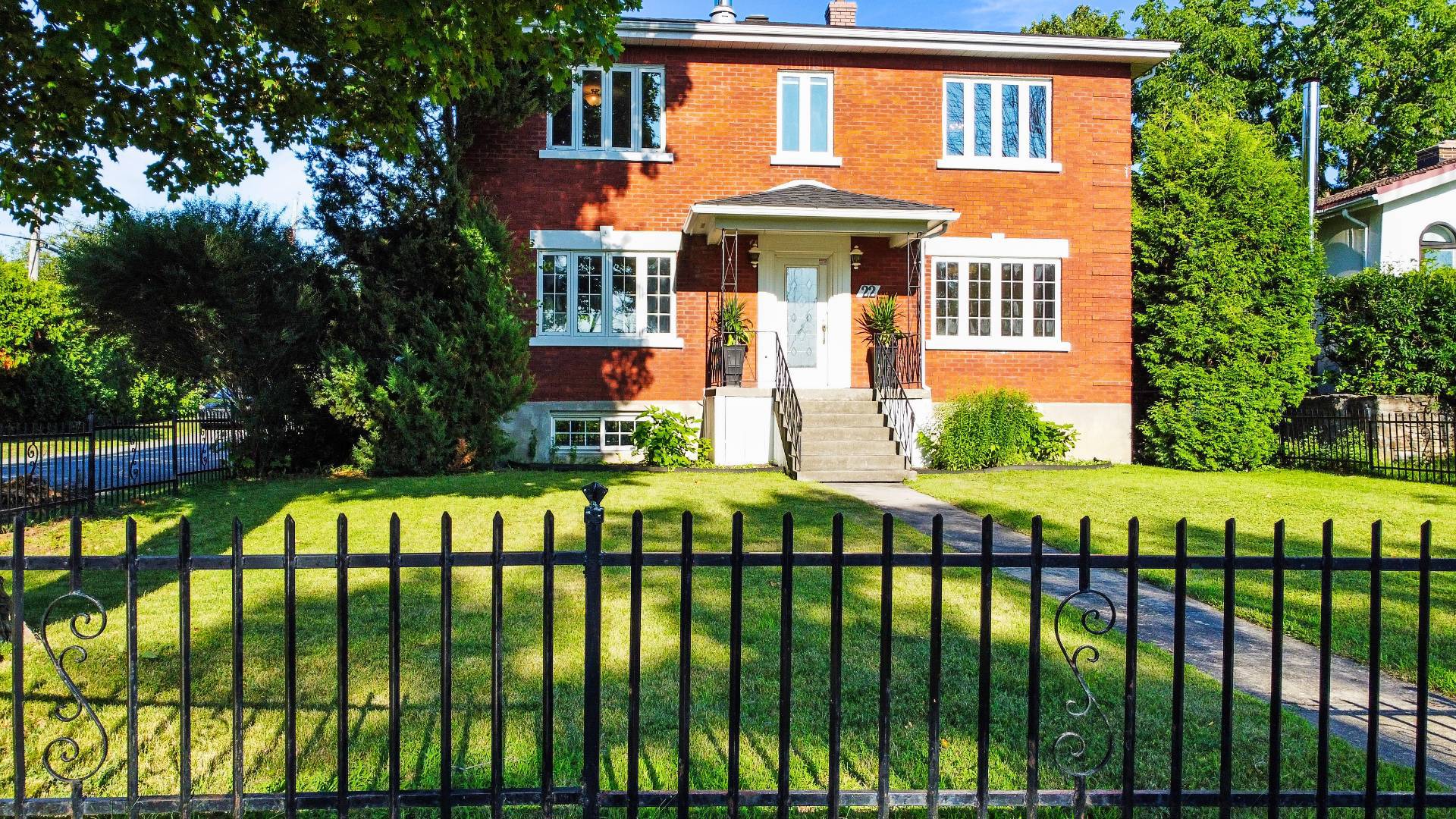 Châteauguay, QC J6J 4J8, Canada, 3 Bedrooms Bedrooms, ,4 BathroomsBathrooms,Residential,Active,201440