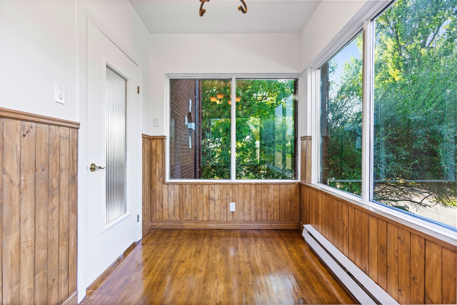 Châteauguay, QC J6J 4J8, Canada, 3 Bedrooms Bedrooms, ,4 BathroomsBathrooms,Residential,Active,201440