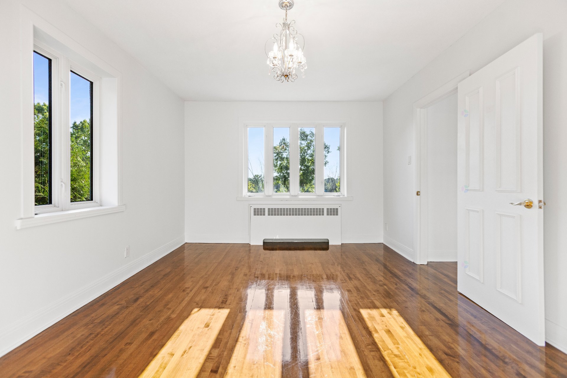 Châteauguay, QC J6J 4J8, Canada, 3 Bedrooms Bedrooms, ,4 BathroomsBathrooms,Residential,Active,201440