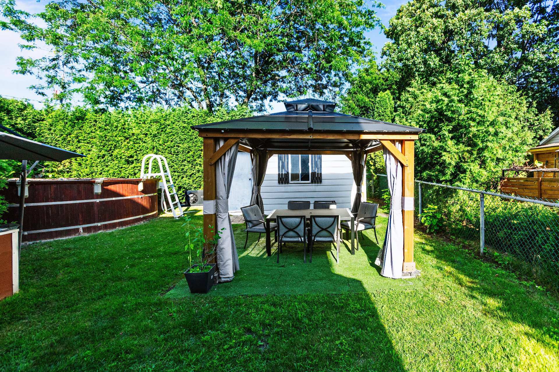 Châteauguay, QC J6J 4J8, Canada, 3 Bedrooms Bedrooms, ,4 BathroomsBathrooms,Residential,Active,201440