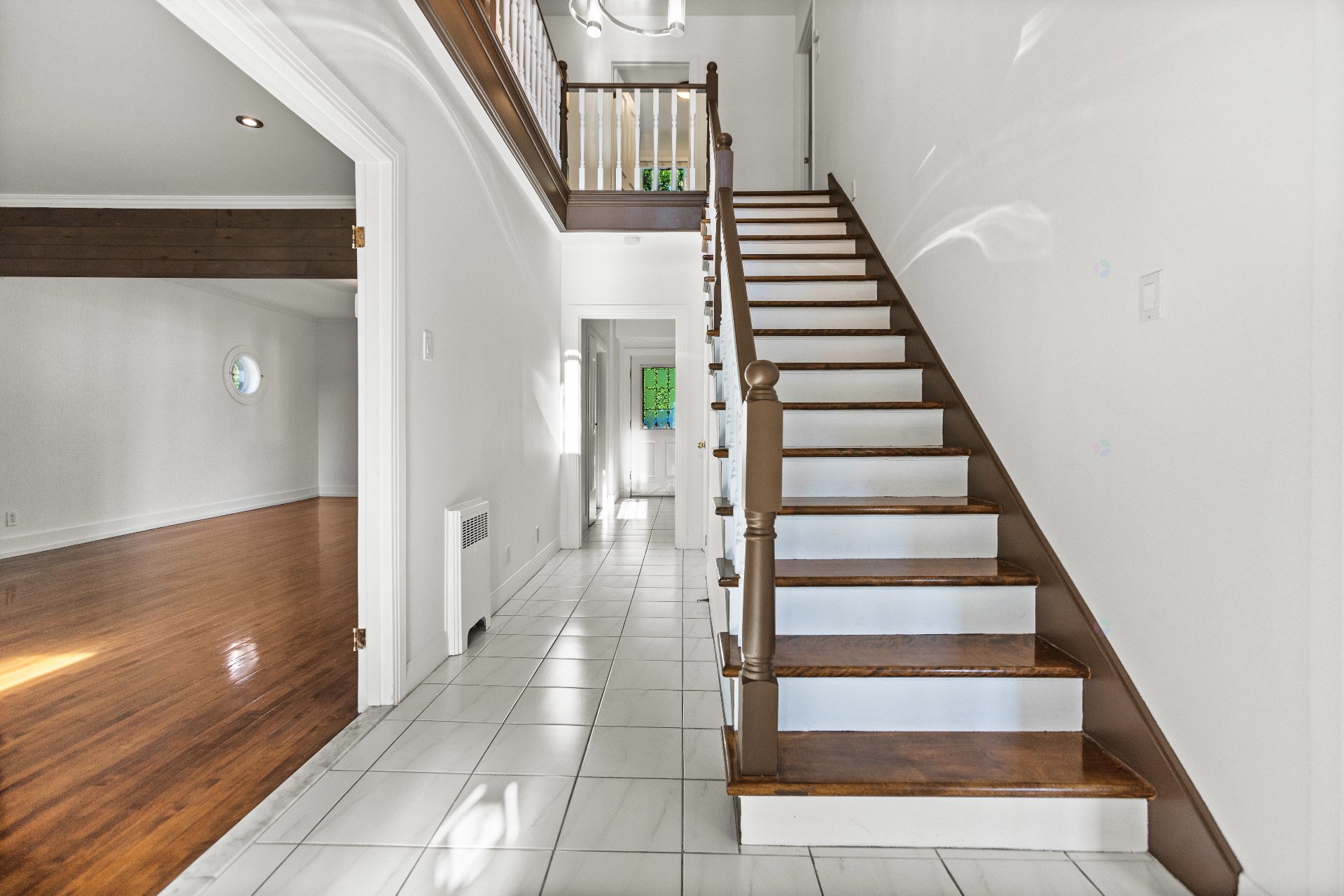 Châteauguay, QC J6J 4J8, Canada, 3 Bedrooms Bedrooms, ,4 BathroomsBathrooms,Residential,Active,201440