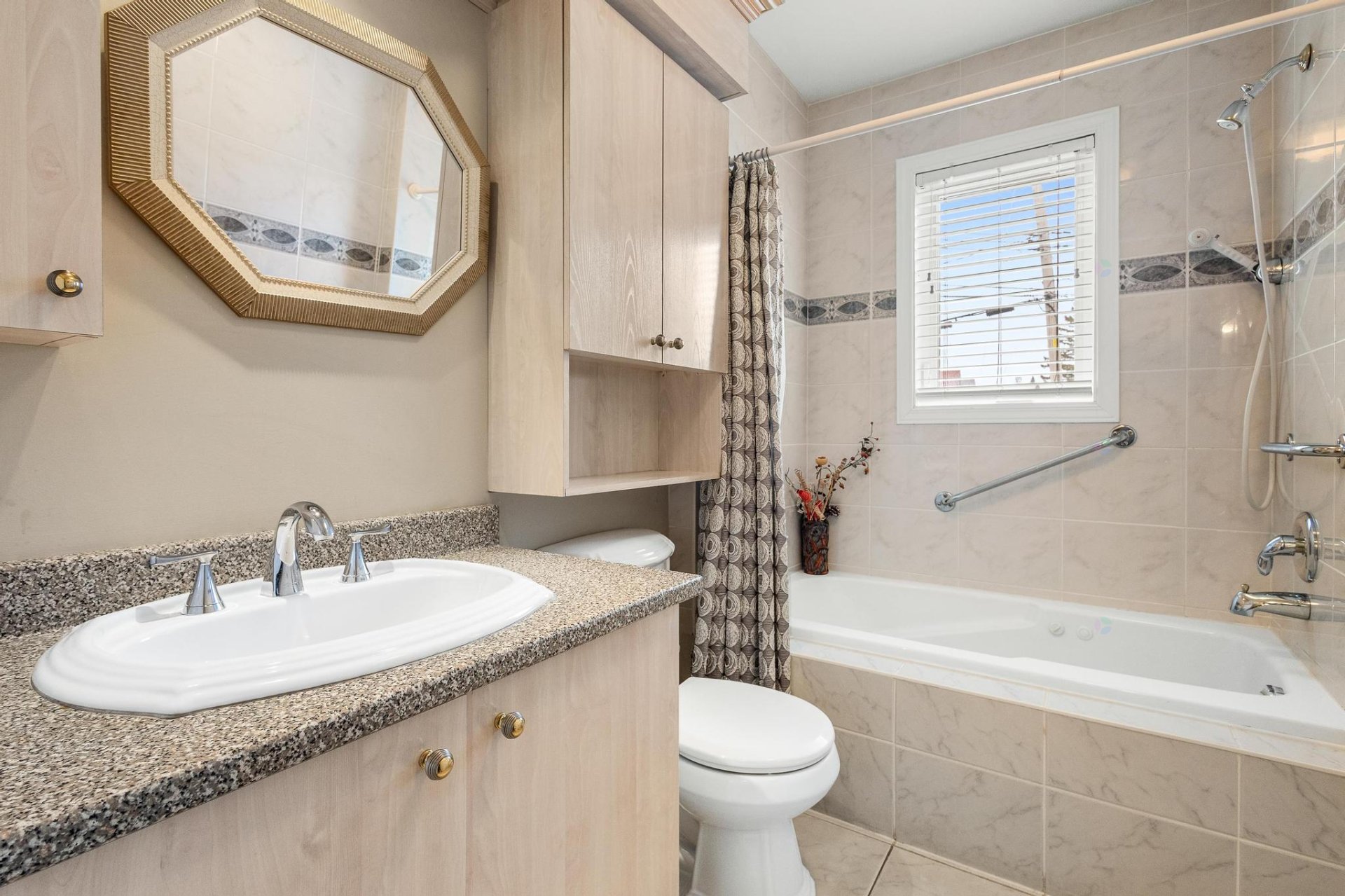 Montréal (Pierrefonds-Roxboro), QC H8Z 2T8, Canada, 4 Bedrooms Bedrooms, ,3 BathroomsBathrooms,Residential,Active,230370