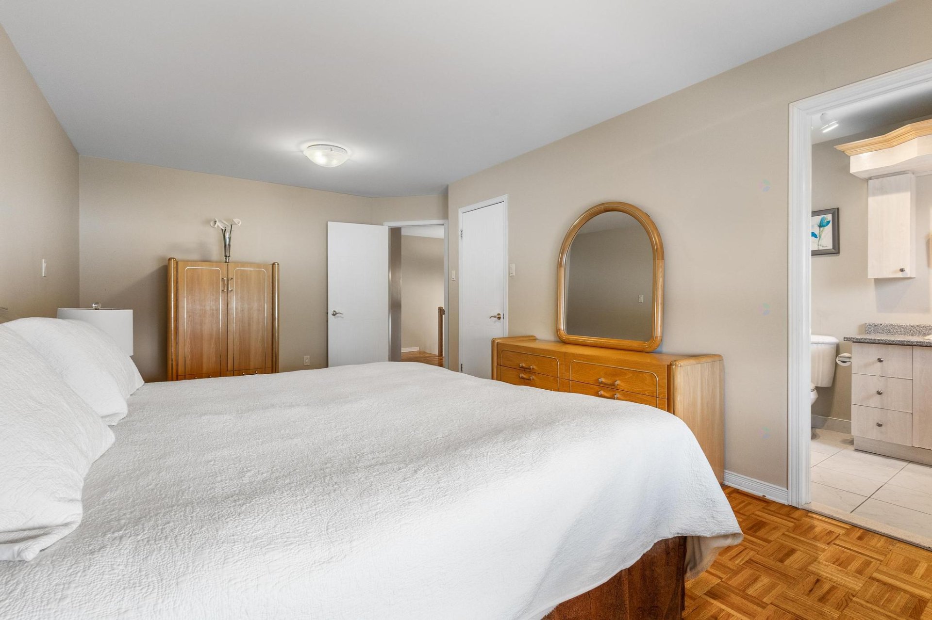 Montréal (Pierrefonds-Roxboro), QC H8Z 2T8, Canada, 4 Bedrooms Bedrooms, ,3 BathroomsBathrooms,Residential,Active,230370