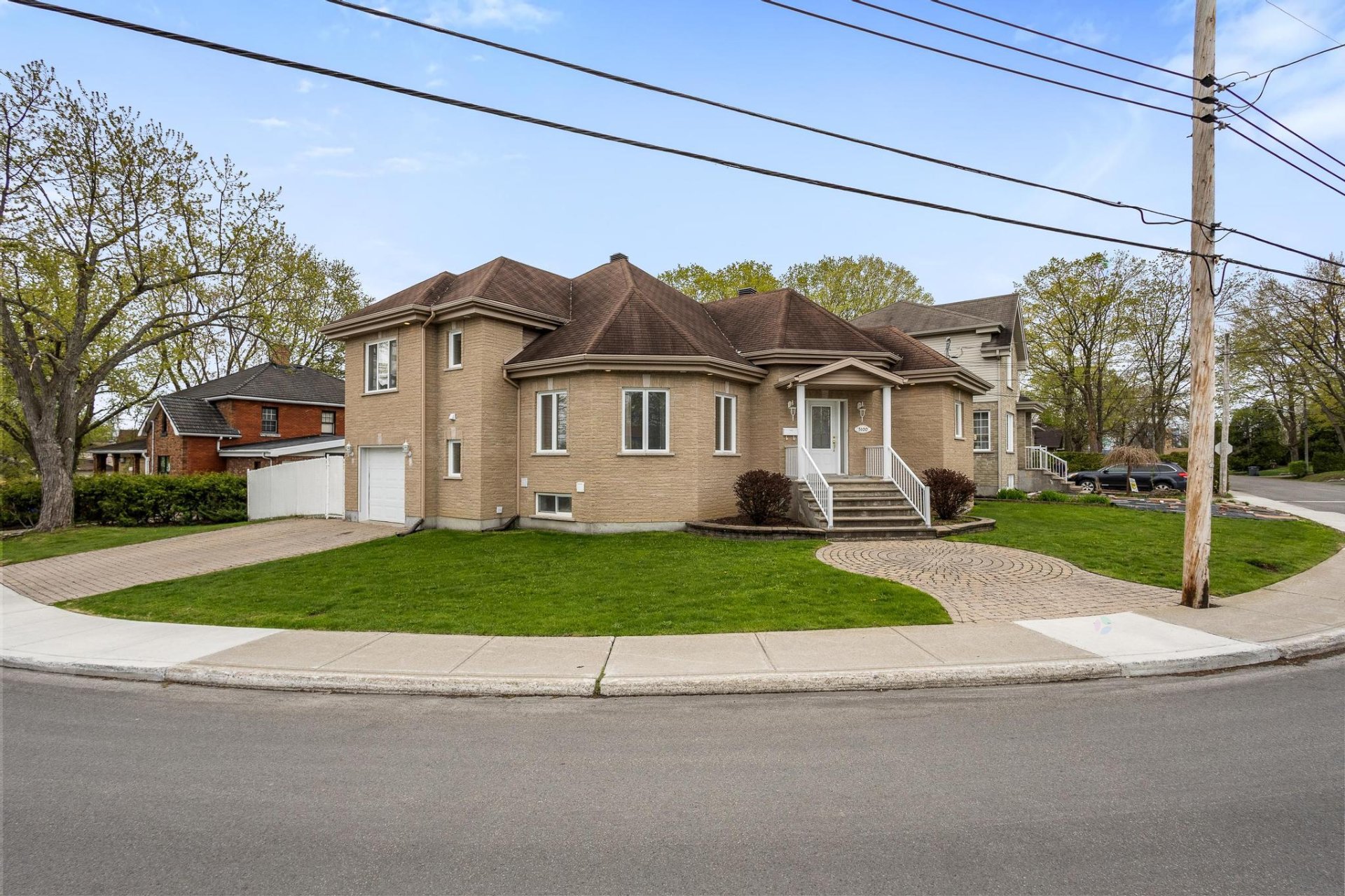 Montréal (Pierrefonds-Roxboro), QC H8Z 2T8, Canada, 4 Bedrooms Bedrooms, ,3 BathroomsBathrooms,Residential,Active,230370