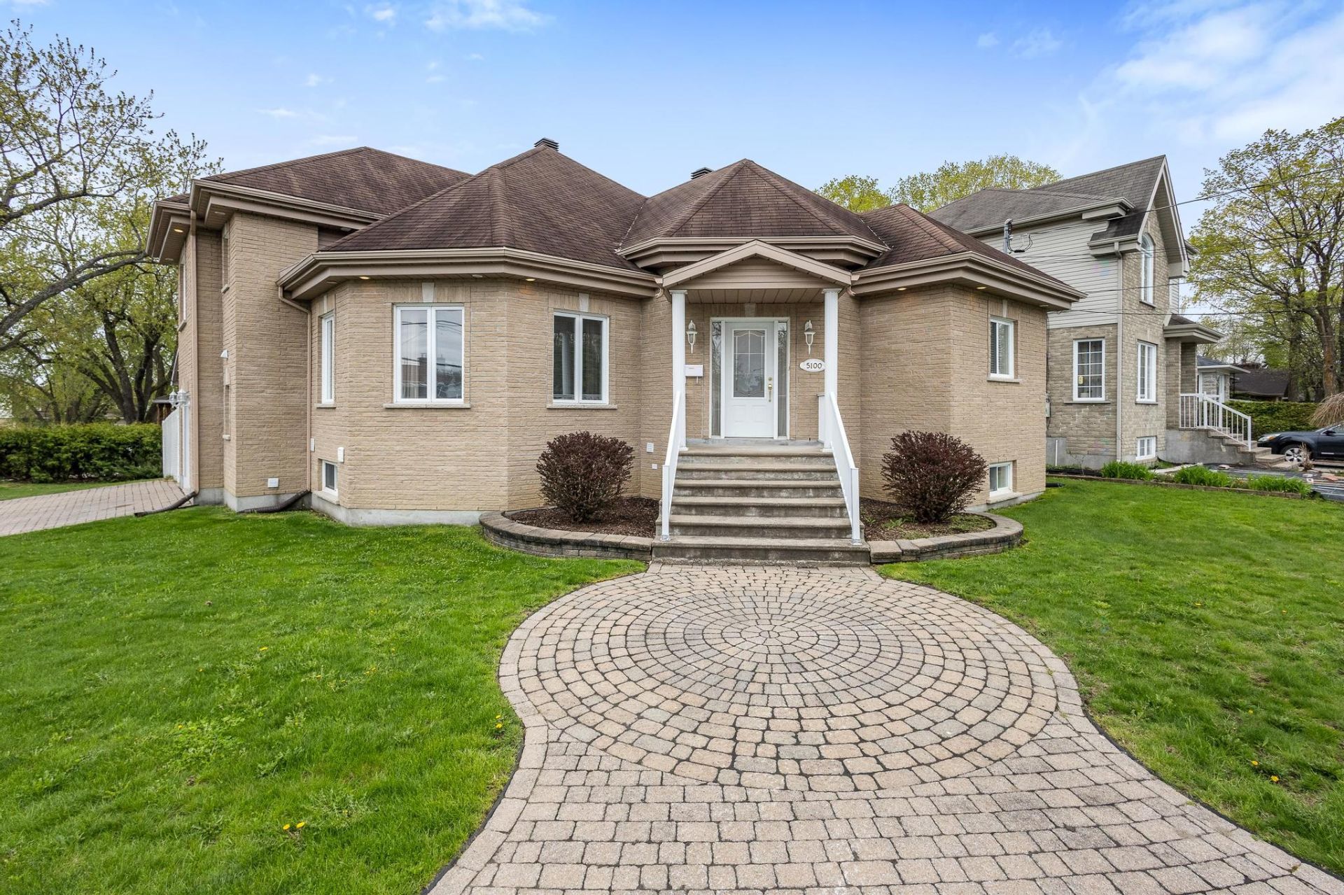 Montréal (Pierrefonds-Roxboro), QC H8Z 2T8, Canada, 4 Bedrooms Bedrooms, ,3 BathroomsBathrooms,Residential,Active,230370 Montréal (Pierrefonds-Roxboro), QC H8Z 2T8, Canada, 4 Bedrooms Bedrooms, ,3 BathroomsBathrooms,Residential,Active,230370