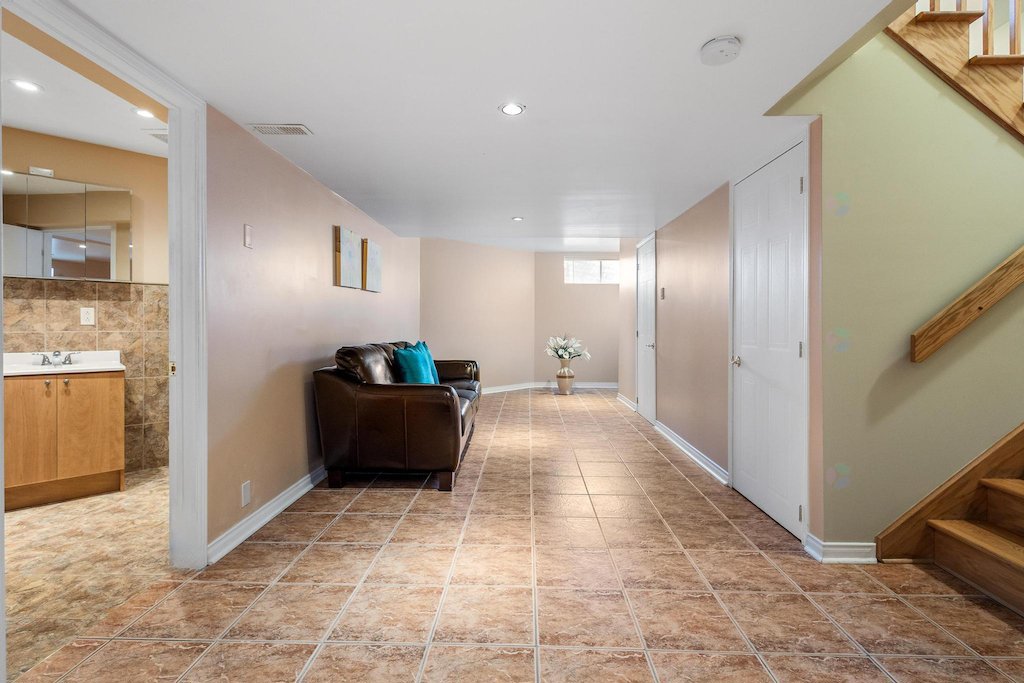 Montréal (Pierrefonds-Roxboro), QC H8Z 2T8, Canada, 4 Bedrooms Bedrooms, ,3 BathroomsBathrooms,Residential,Active,230370