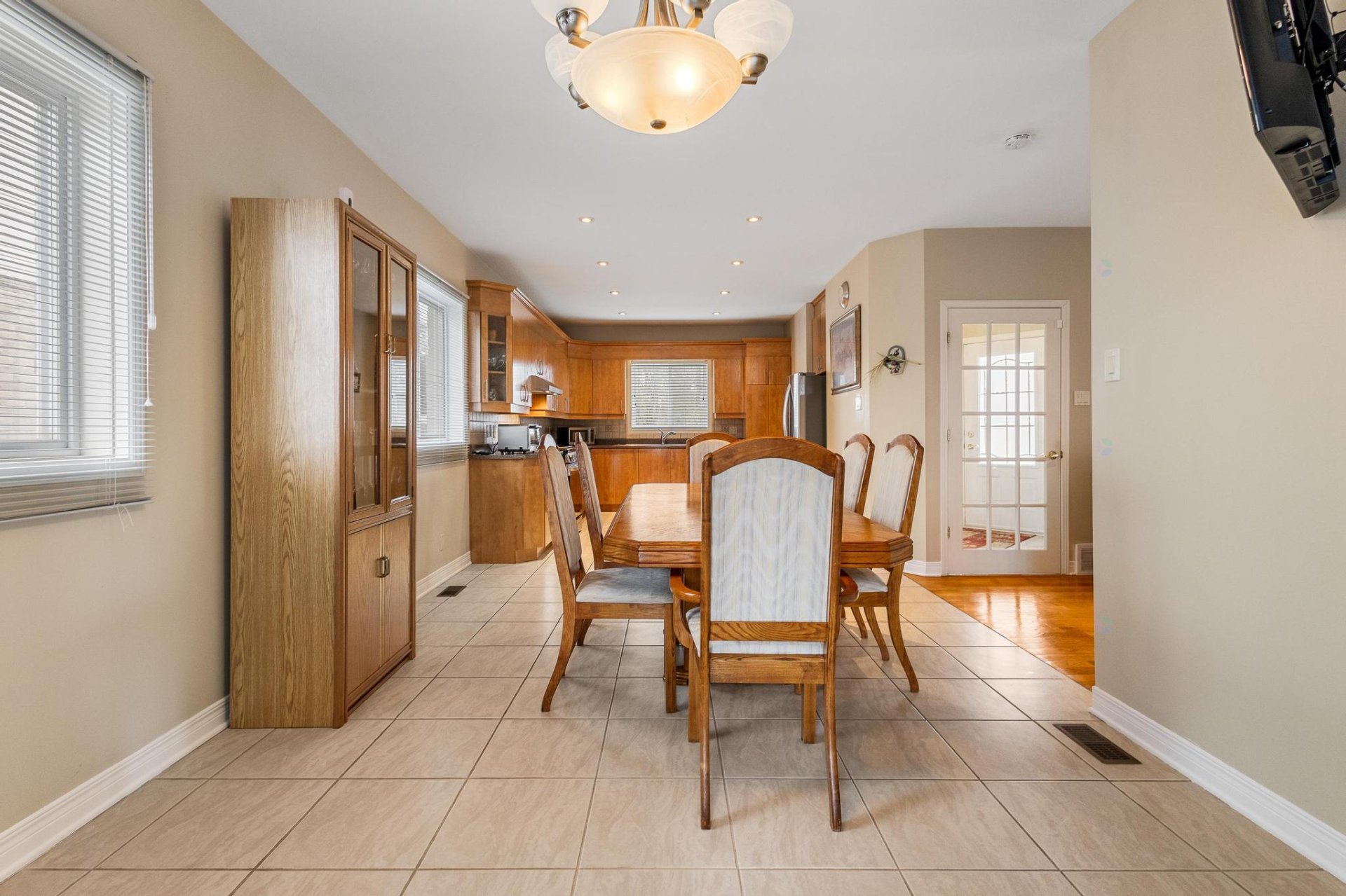 Montréal (Pierrefonds-Roxboro), QC H8Z 2T8, Canada, 4 Bedrooms Bedrooms, ,3 BathroomsBathrooms,Residential,Active,230370