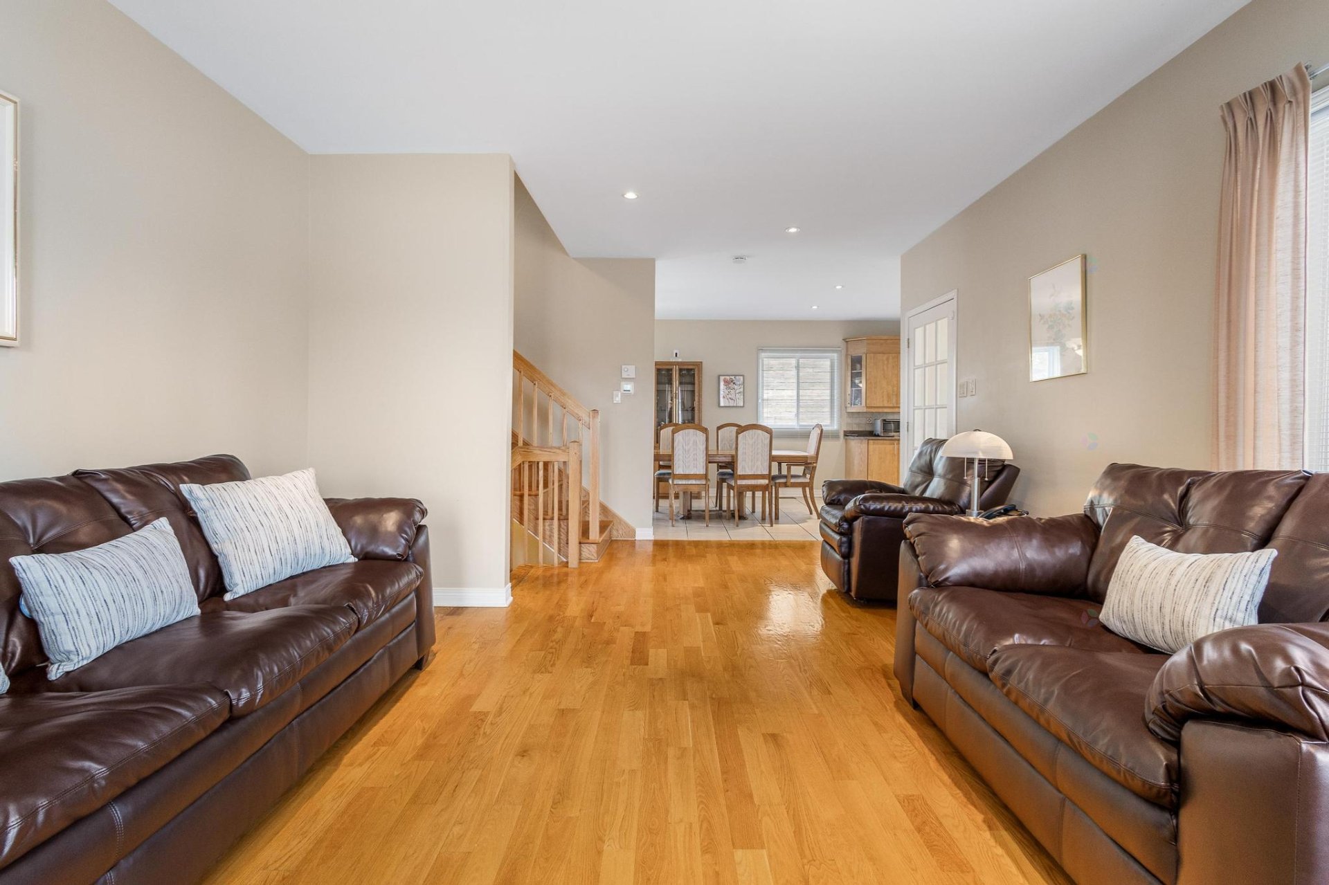 Montréal (Pierrefonds-Roxboro), QC H8Z 2T8, Canada, 4 Bedrooms Bedrooms, ,3 BathroomsBathrooms,Residential,Active,230370