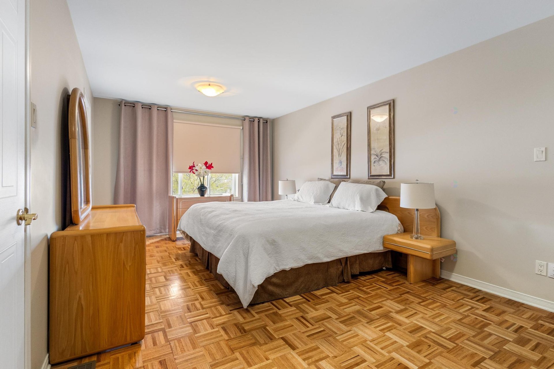 Montréal (Pierrefonds-Roxboro), QC H8Z 2T8, Canada, 4 Bedrooms Bedrooms, ,3 BathroomsBathrooms,Residential,Active,230370