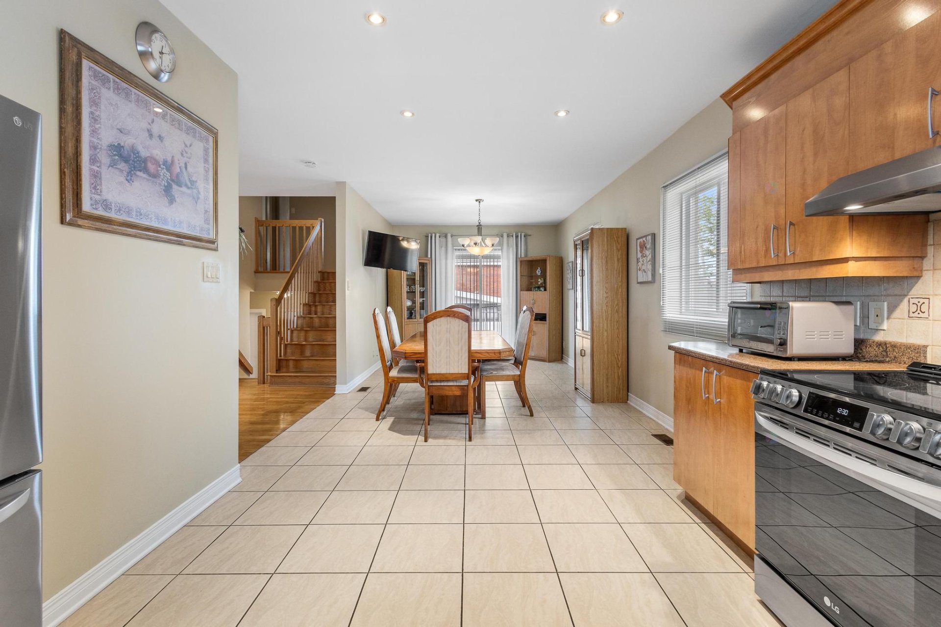 Montréal (Pierrefonds-Roxboro), QC H8Z 2T8, Canada, 4 Bedrooms Bedrooms, ,3 BathroomsBathrooms,Residential,Active,230370