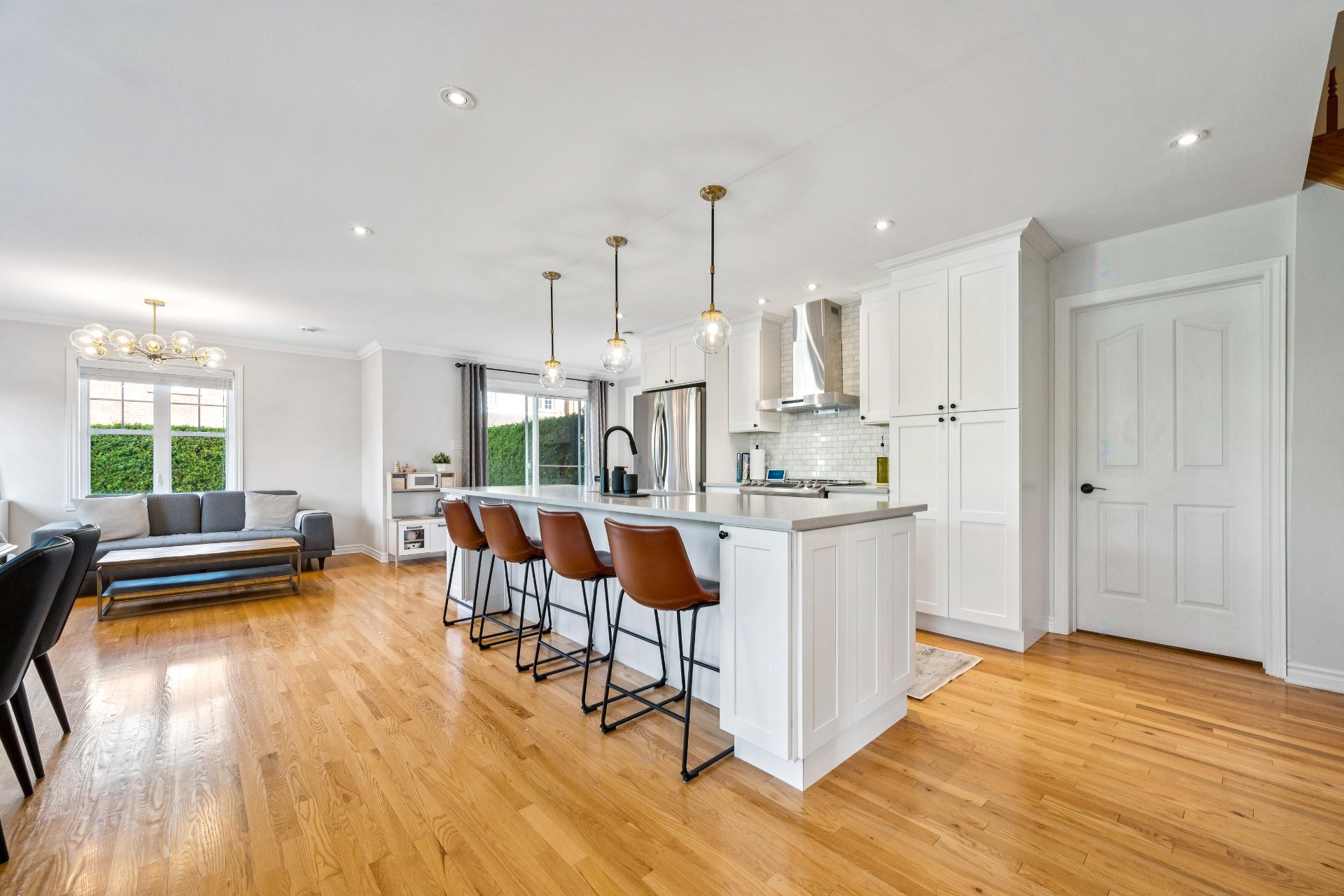 Montréal (Saint-Laurent), QC H4R 3N3, Canada, 3 Bedrooms Bedrooms, ,3 BathroomsBathrooms,Residential,Active,205357