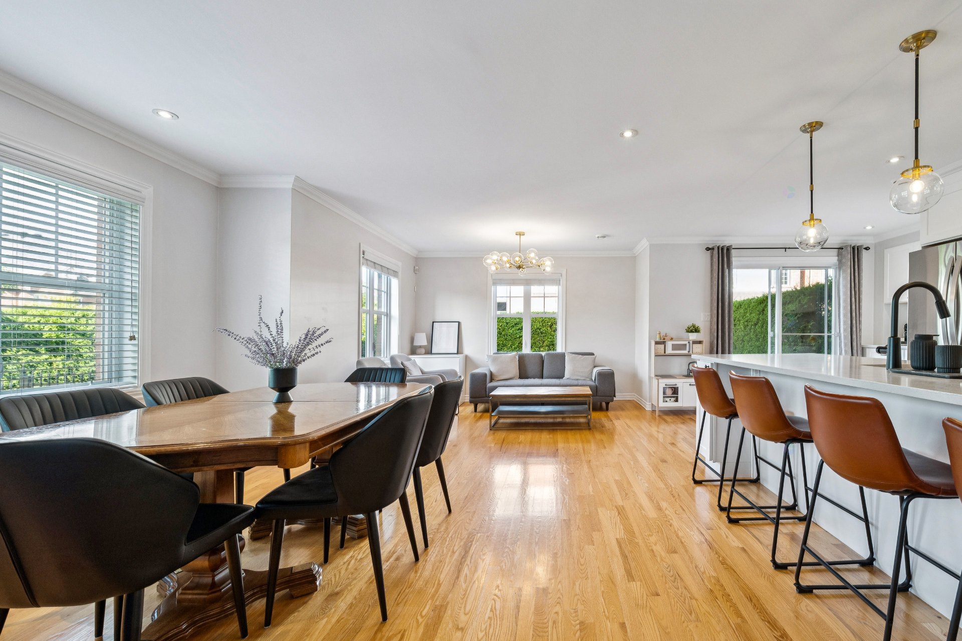 Montréal (Saint-Laurent), QC H4R 3N3, Canada, 3 Bedrooms Bedrooms, ,3 BathroomsBathrooms,Residential,Active,205357