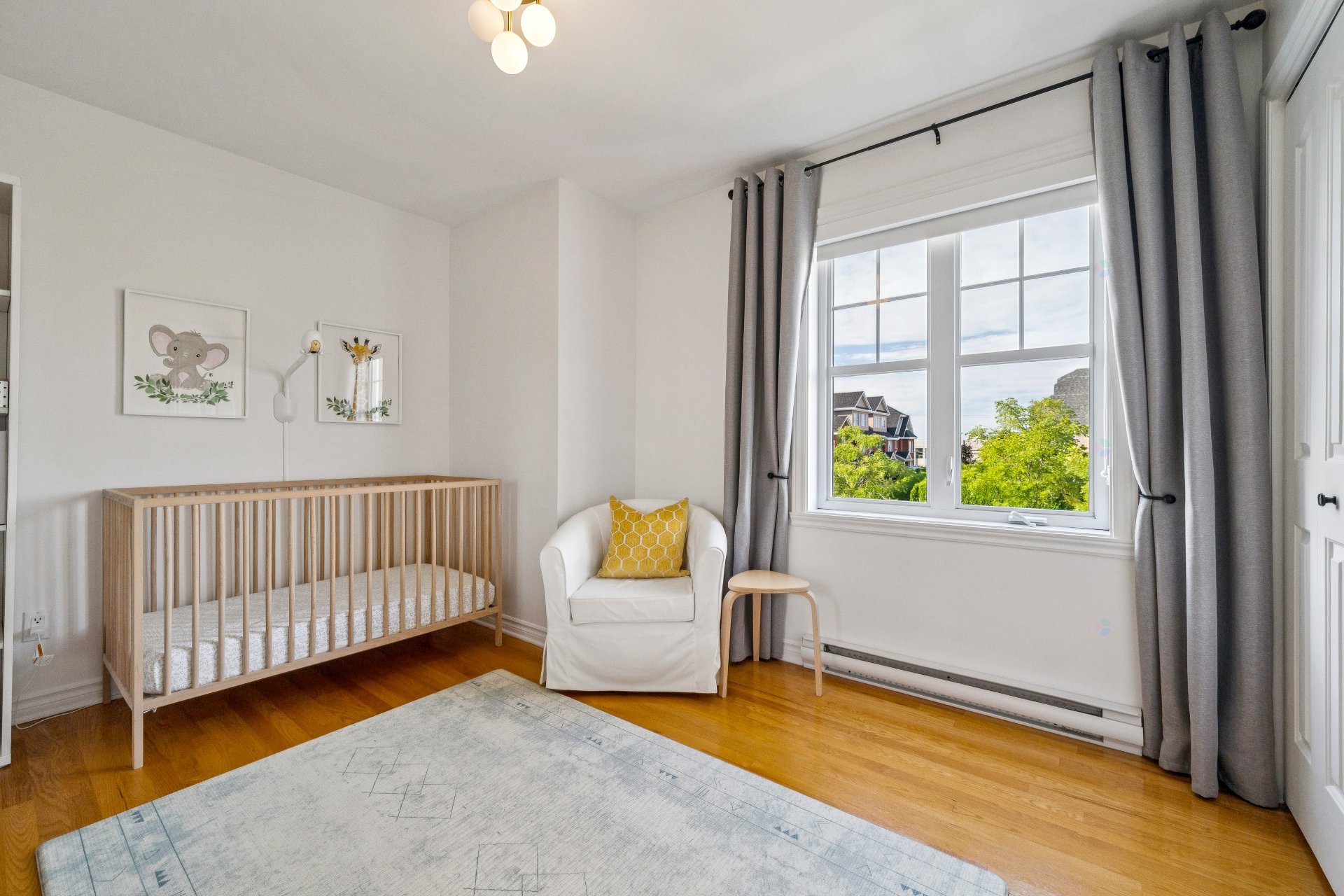 Montréal (Saint-Laurent), QC H4R 3N3, Canada, 3 Bedrooms Bedrooms, ,3 BathroomsBathrooms,Residential,Active,205357