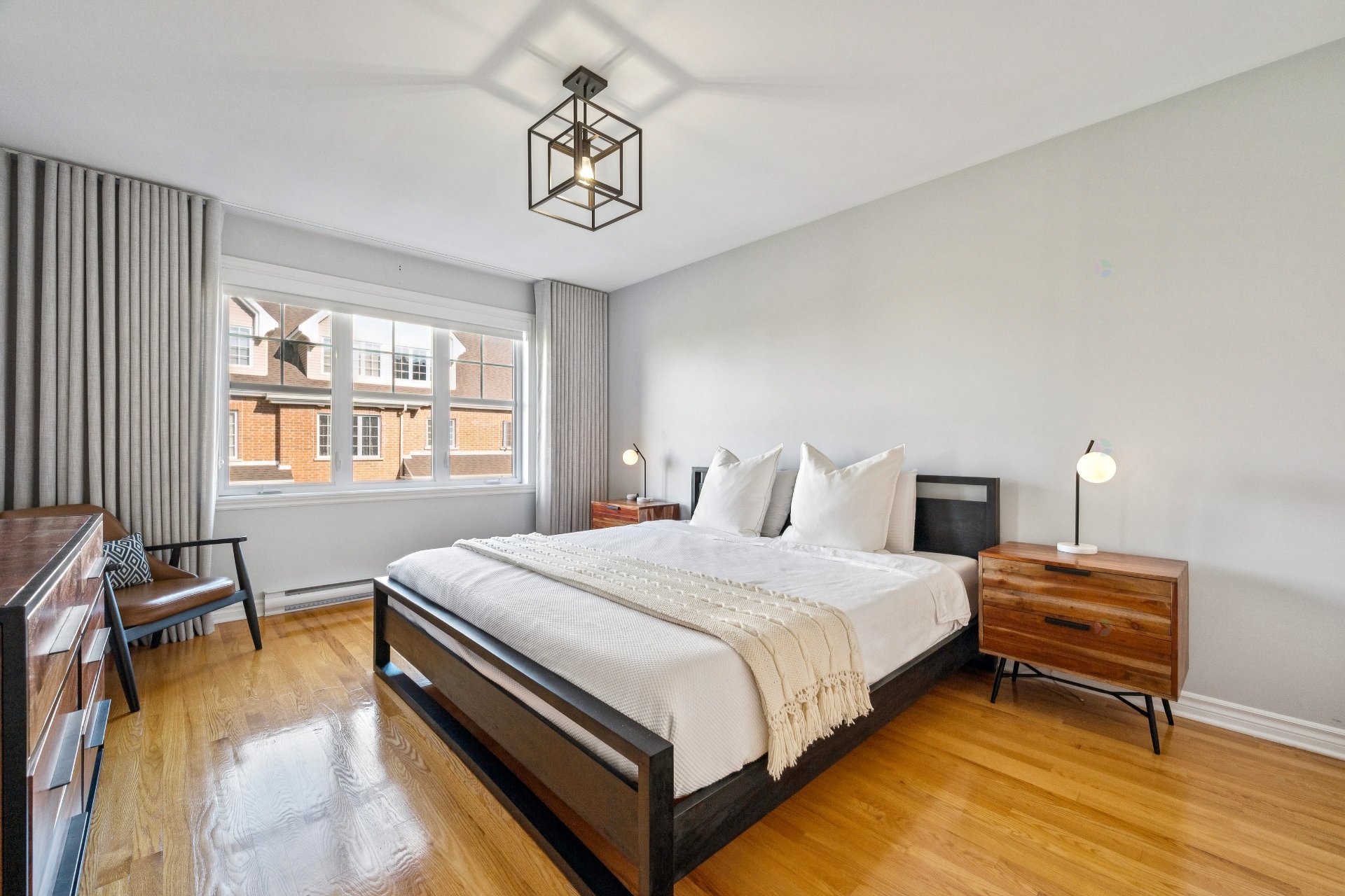 Montréal (Saint-Laurent), QC H4R 3N3, Canada, 3 Bedrooms Bedrooms, ,3 BathroomsBathrooms,Residential,Active,205357