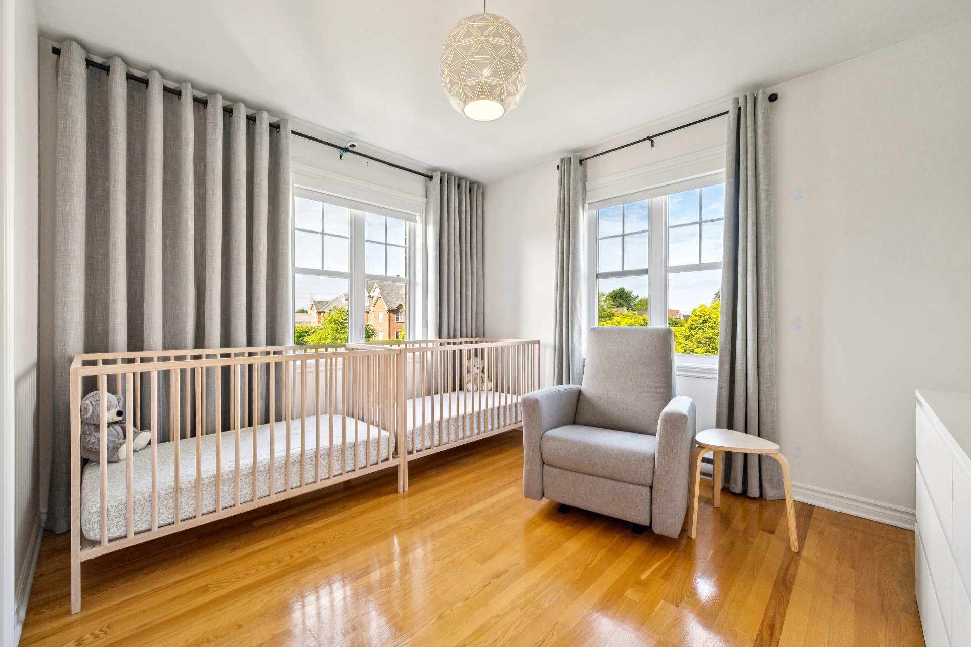 Montréal (Saint-Laurent), QC H4R 3N3, Canada, 3 Bedrooms Bedrooms, ,3 BathroomsBathrooms,Residential,Active,205357