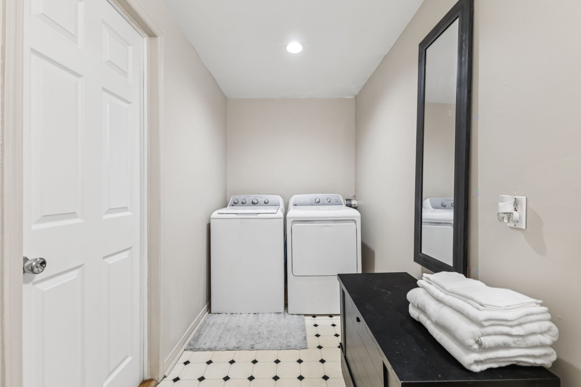 Chelsea, QC J9B 2H5, Canada, 5 Bedrooms Bedrooms, ,4 BathroomsBathrooms,Residential,Active,156632