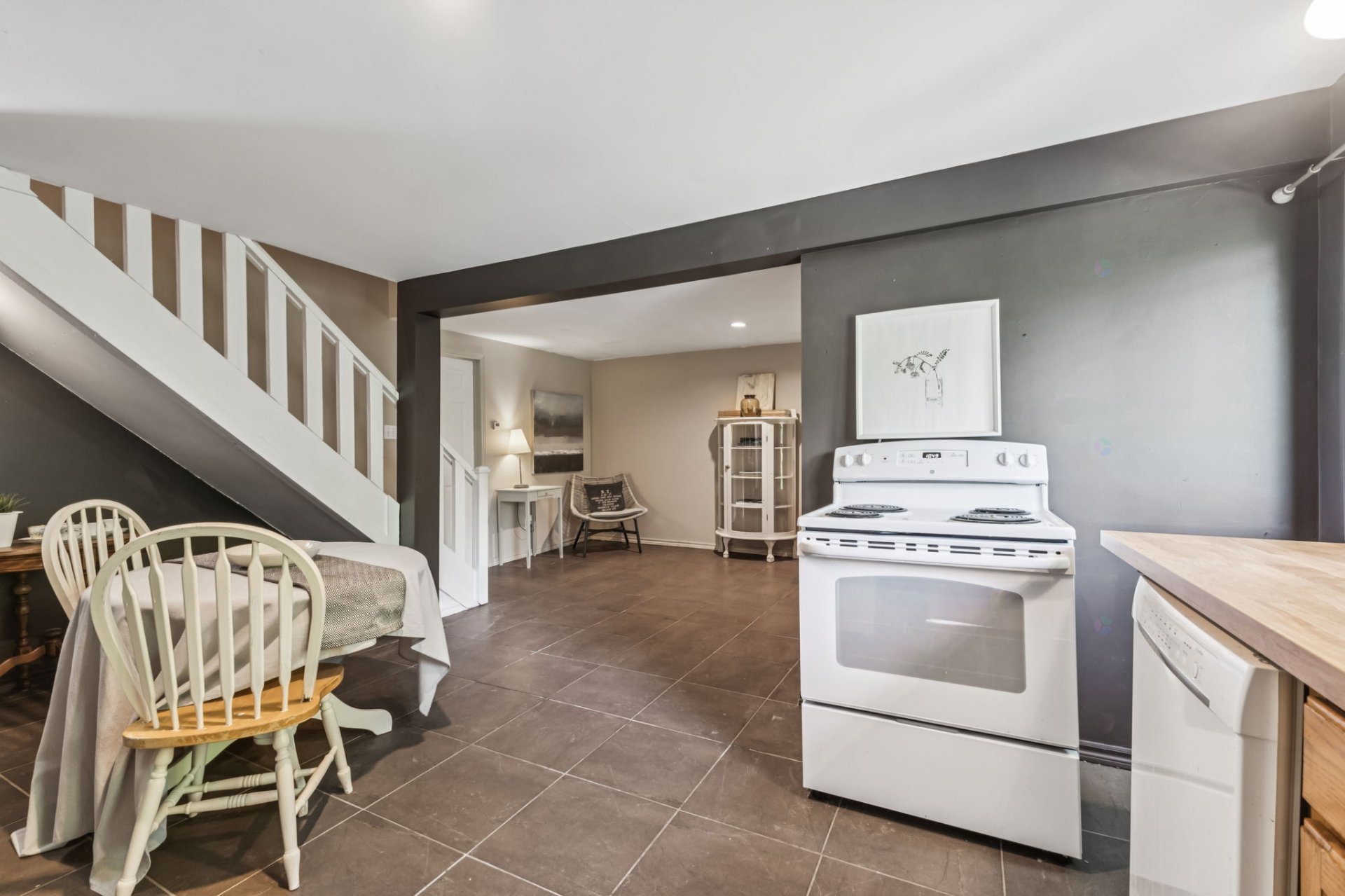 Chelsea, QC J9B 2H5, Canada, 5 Bedrooms Bedrooms, ,4 BathroomsBathrooms,Residential,Active,156632