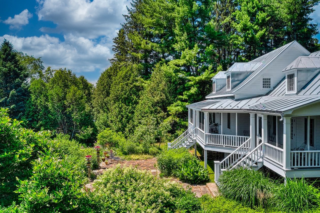 Oka, QC J0N 1E0, Canada, 3 Bedrooms Bedrooms, ,1 BathroomBathrooms,Residential,Active,75012