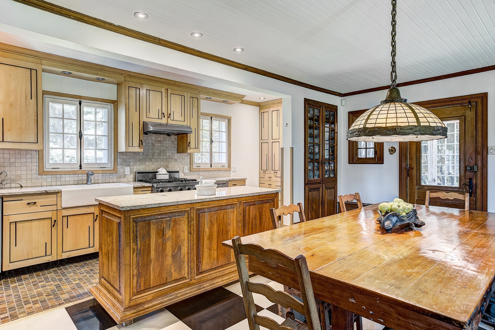 Oka, QC J0N 1E0, Canada, 3 Bedrooms Bedrooms, ,1 BathroomBathrooms,Residential,Active,75012