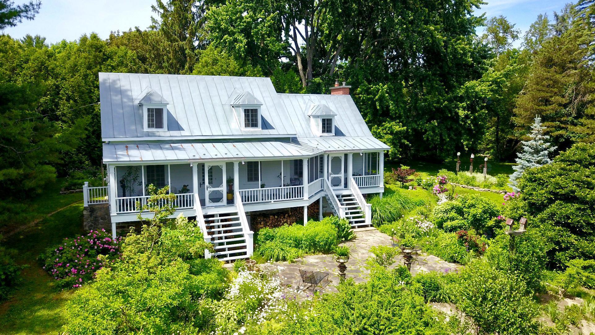 Oka, QC J0N 1E0, Canada, 3 Bedrooms Bedrooms, ,1 BathroomBathrooms,Residential,Active,75012