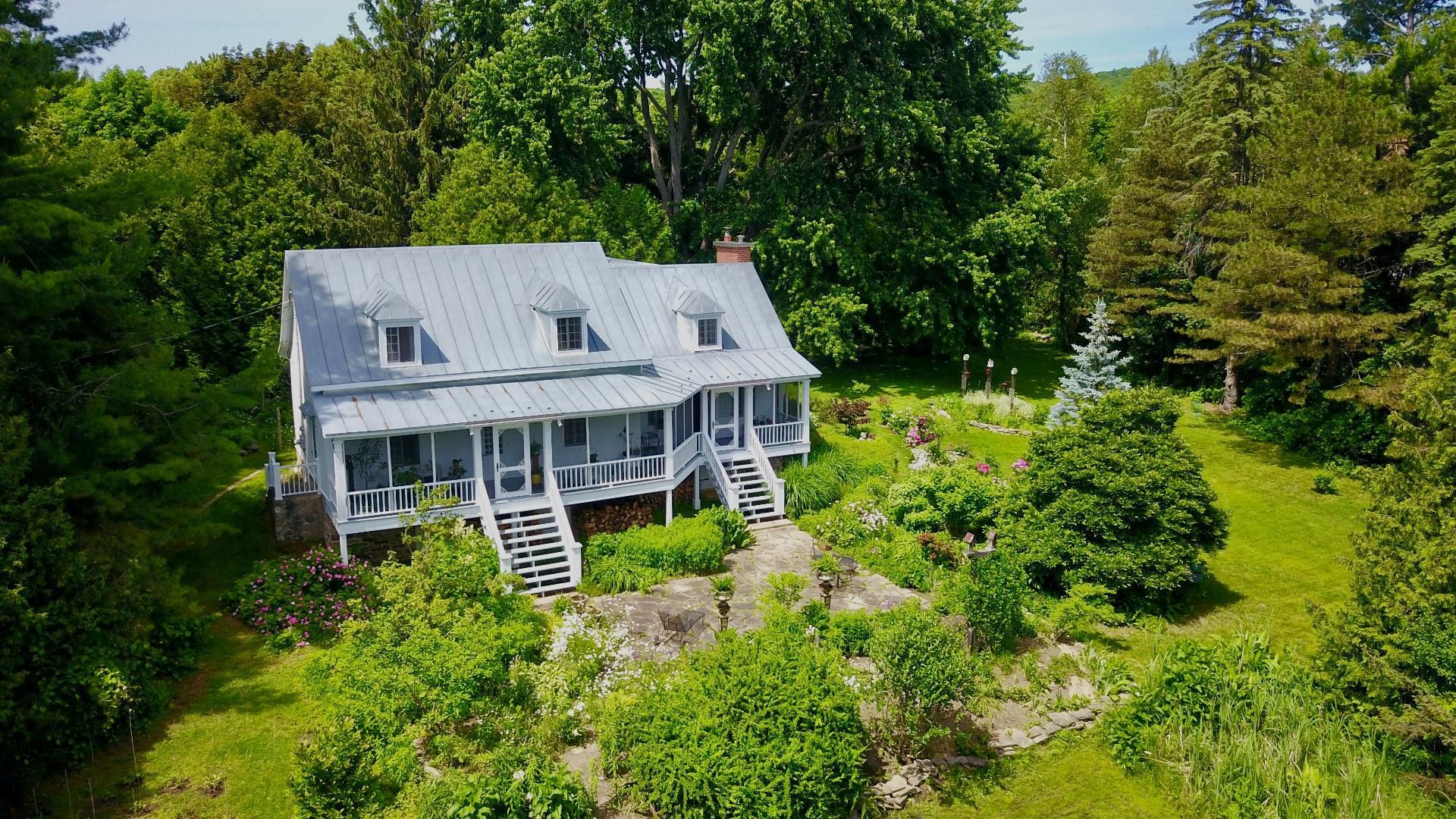 Oka, QC J0N 1E0, Canada, 3 Bedrooms Bedrooms, ,1 BathroomBathrooms,Residential,Active,75012