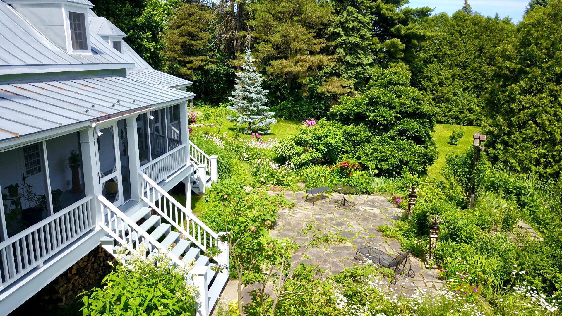 Oka, QC J0N 1E0, Canada, 3 Bedrooms Bedrooms, ,1 BathroomBathrooms,Residential,Active,75012