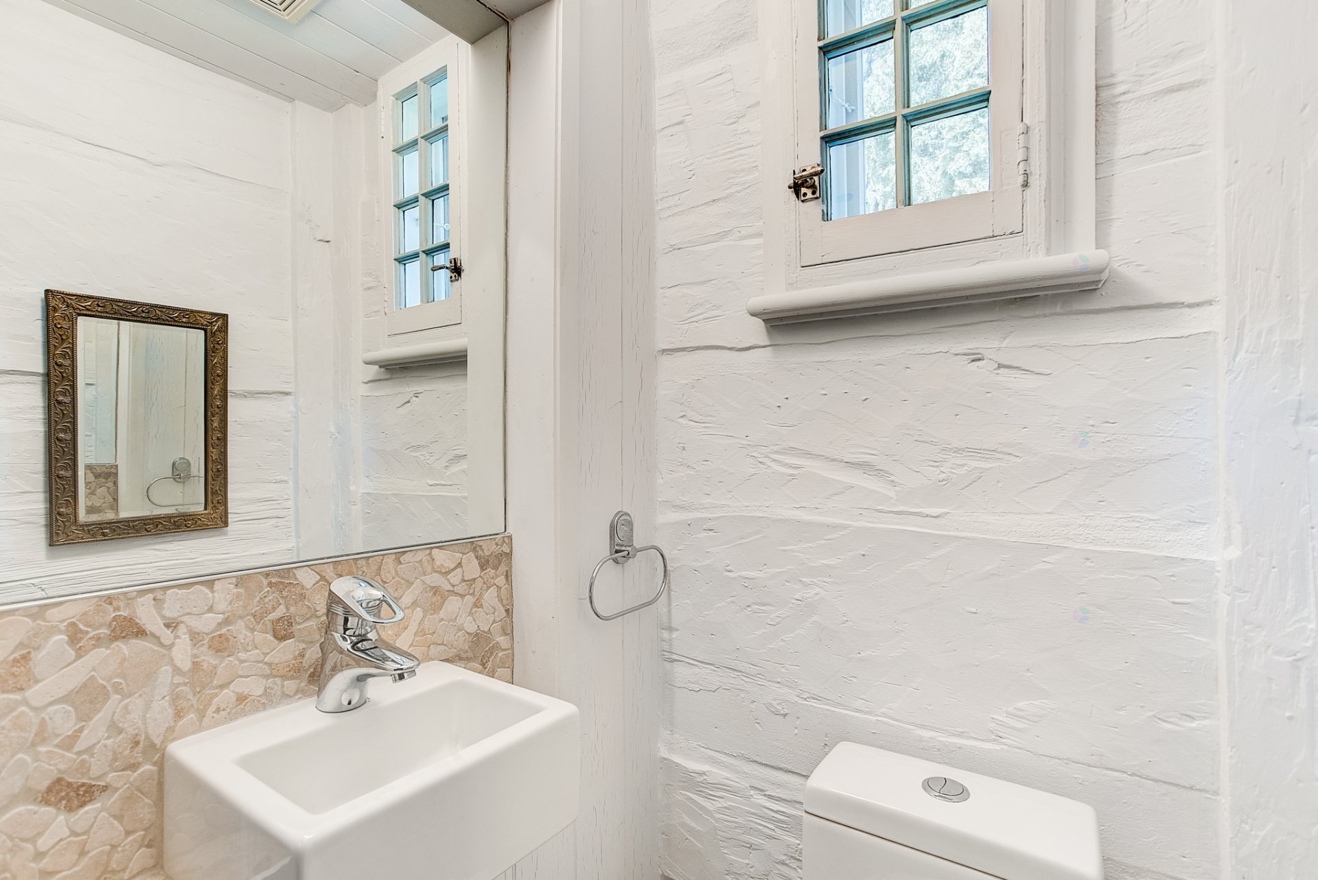 Oka, QC J0N 1E0, Canada, 3 Bedrooms Bedrooms, ,1 BathroomBathrooms,Residential,Active,75012