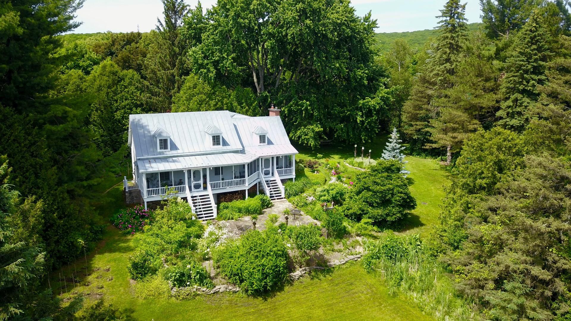 Oka, QC J0N 1E0, Canada, 3 Bedrooms Bedrooms, ,1 BathroomBathrooms,Residential,Active,75012