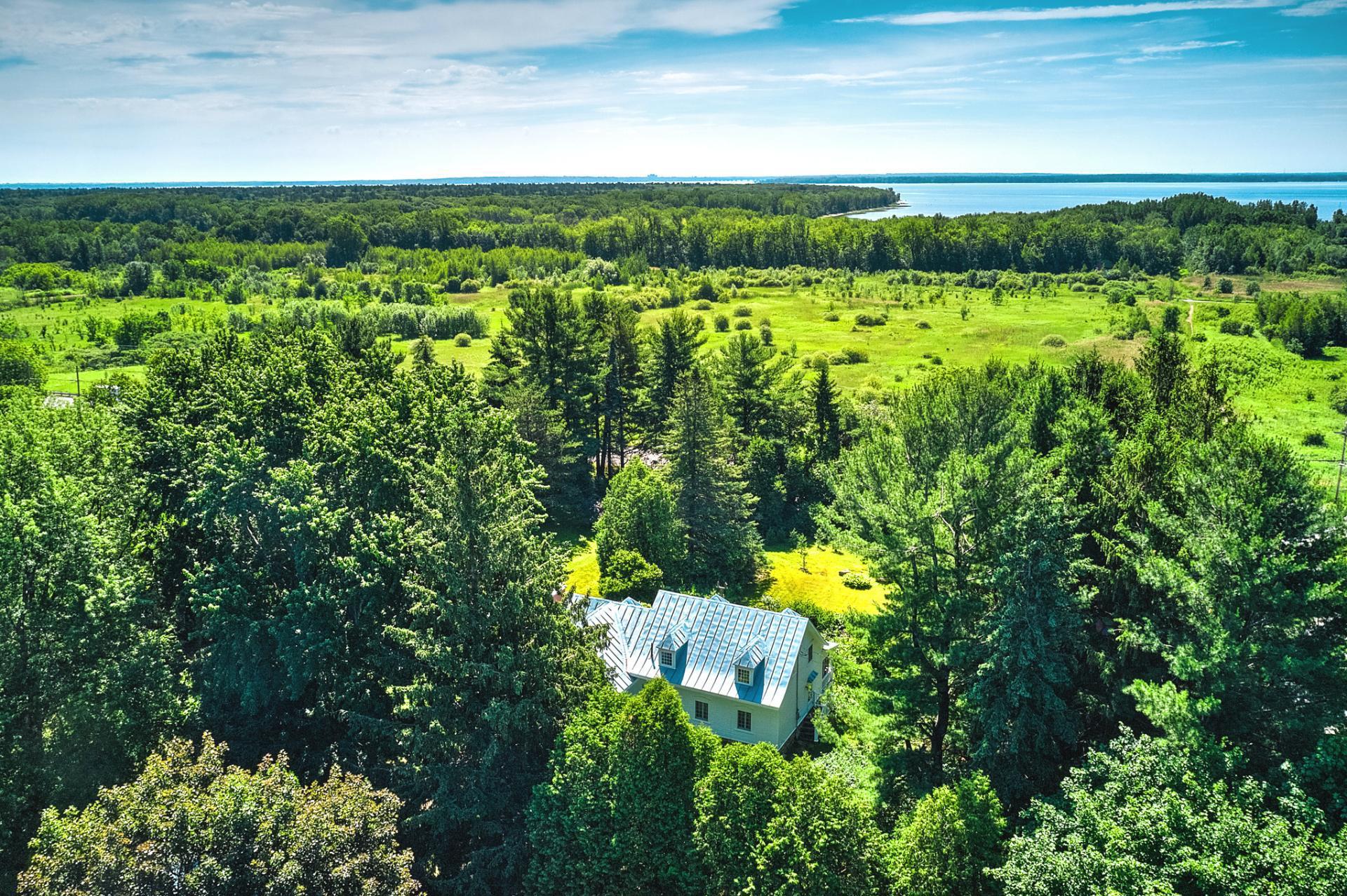 Oka, QC J0N 1E0, Canada, 3 Bedrooms Bedrooms, ,1 BathroomBathrooms,Residential,Active,75012