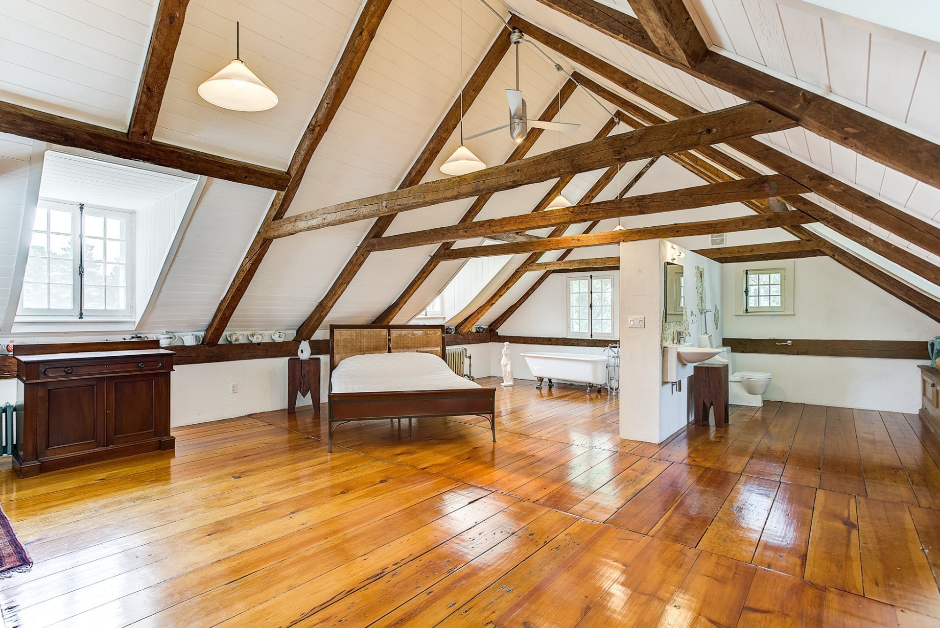 Oka, QC J0N 1E0, Canada, 3 Bedrooms Bedrooms, ,1 BathroomBathrooms,Residential,Active,75012