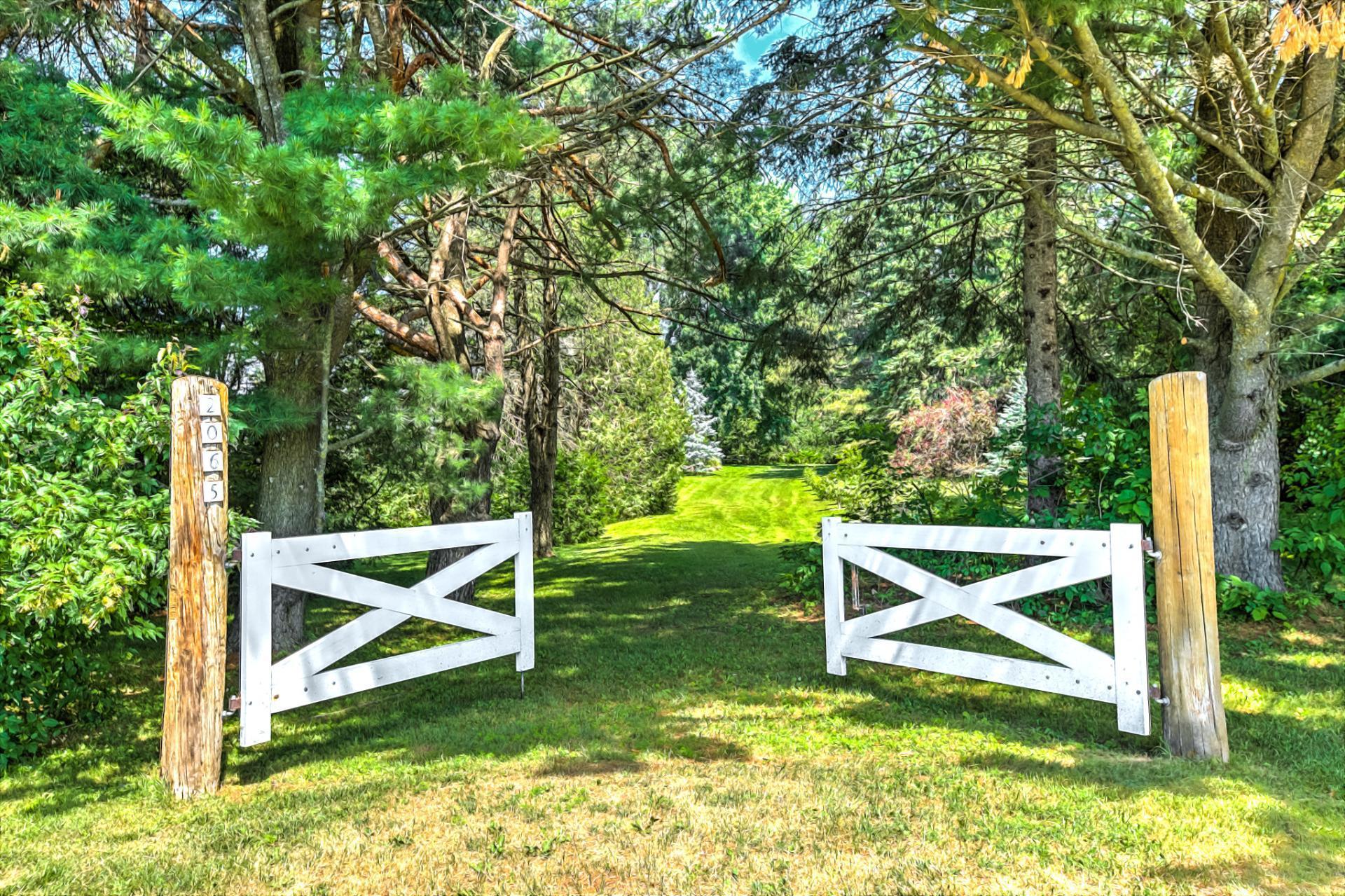 Oka, QC J0N 1E0, Canada, 3 Bedrooms Bedrooms, ,1 BathroomBathrooms,Residential,Active,75012