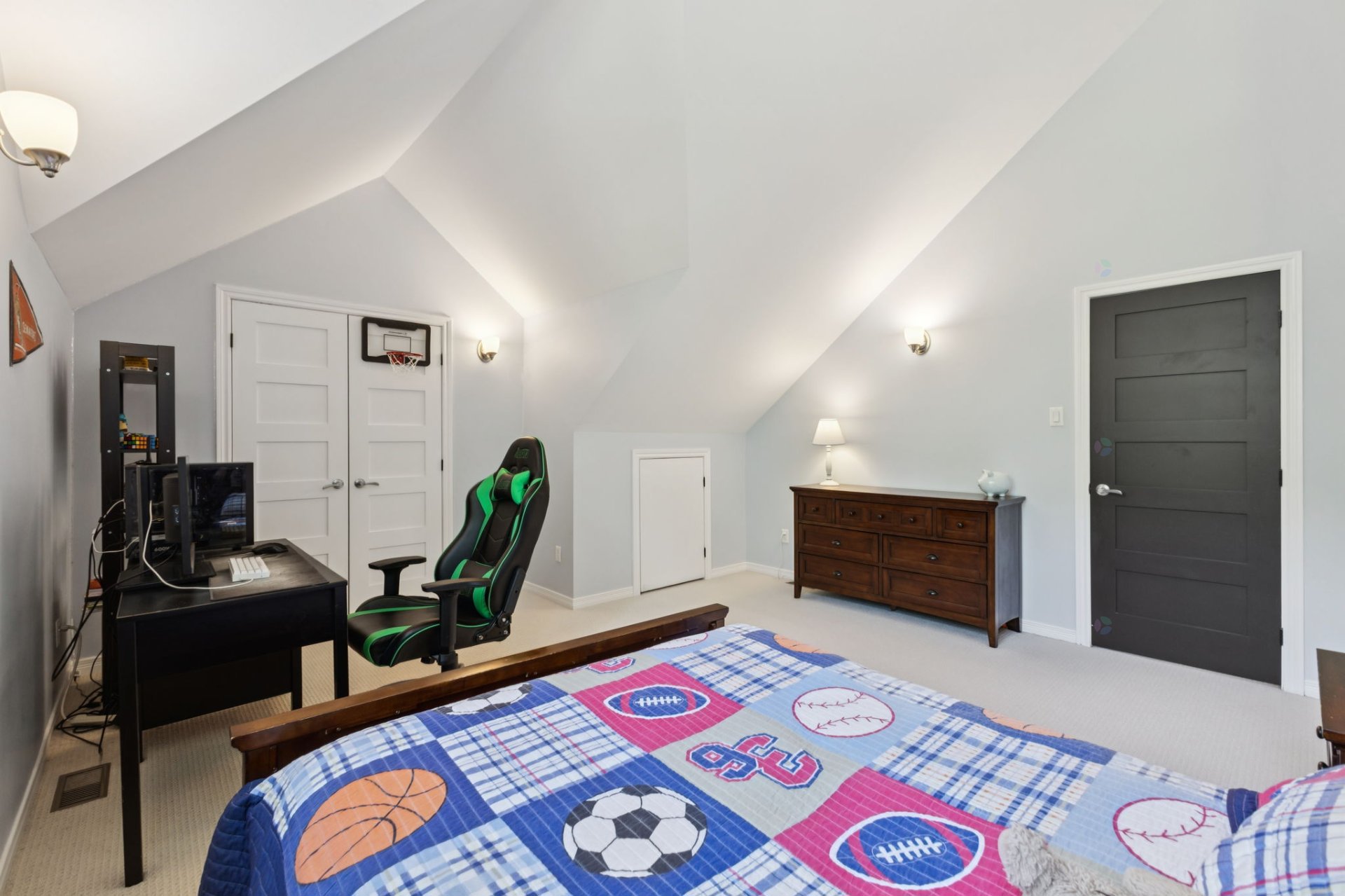 Chelsea, QC J9B 2M2, Canada, 5 Bedrooms Bedrooms, ,4 BathroomsBathrooms,Residential,Active,205494