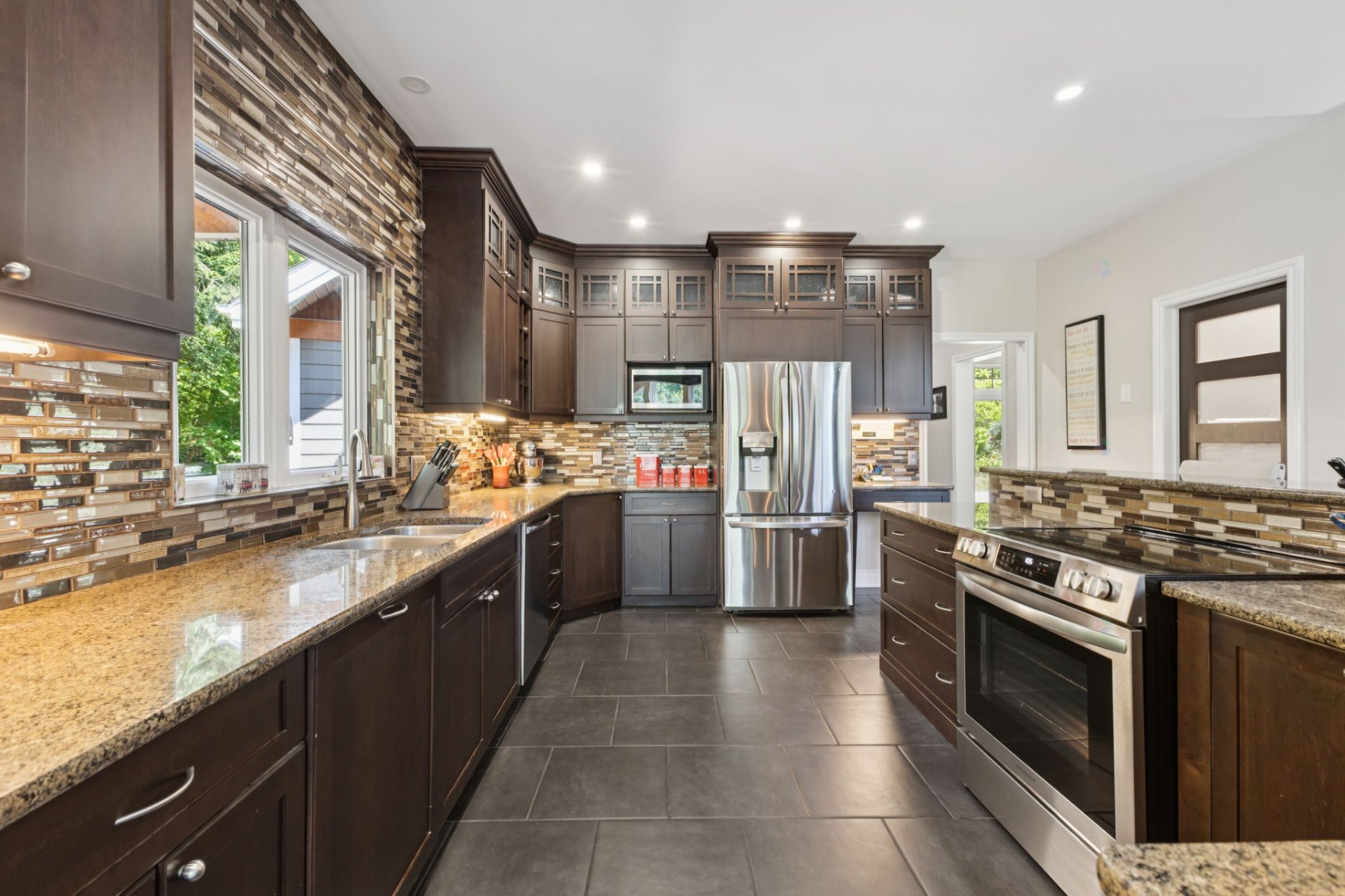 Chelsea, QC J9B 2M2, Canada, 5 Bedrooms Bedrooms, ,4 BathroomsBathrooms,Residential,Active,205494