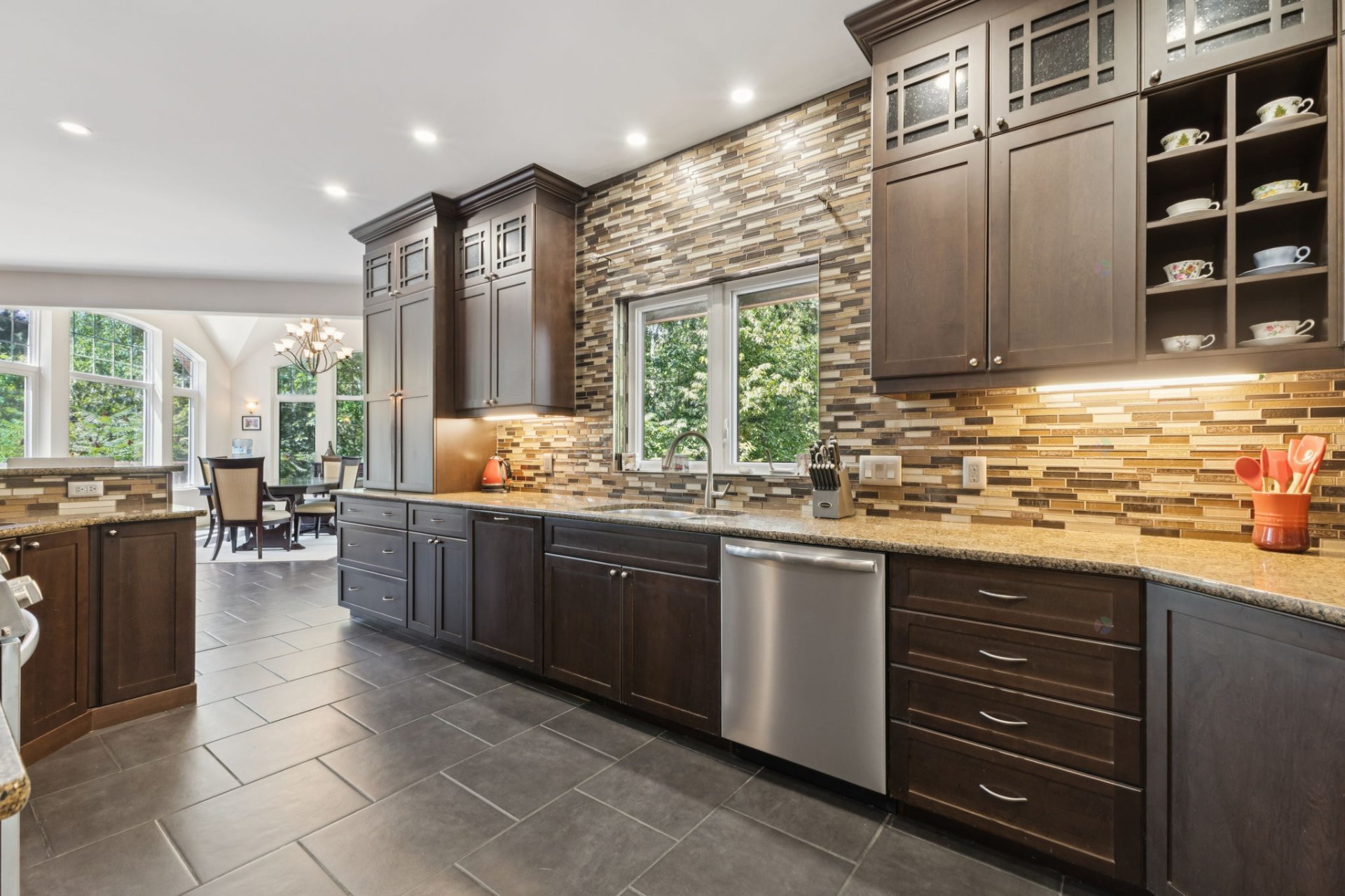 Chelsea, QC J9B 2M2, Canada, 5 Bedrooms Bedrooms, ,4 BathroomsBathrooms,Residential,Active,205494