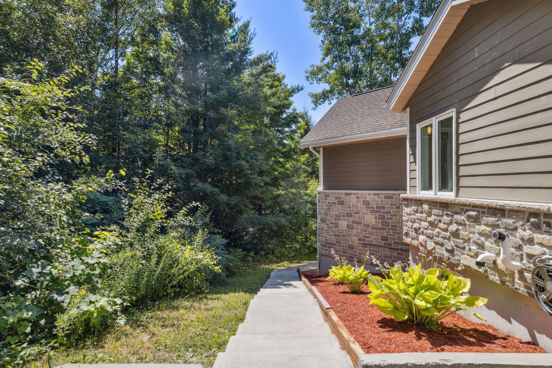 Chelsea, QC J9B 2M2, Canada, 5 Bedrooms Bedrooms, ,4 BathroomsBathrooms,Residential,Active,205494