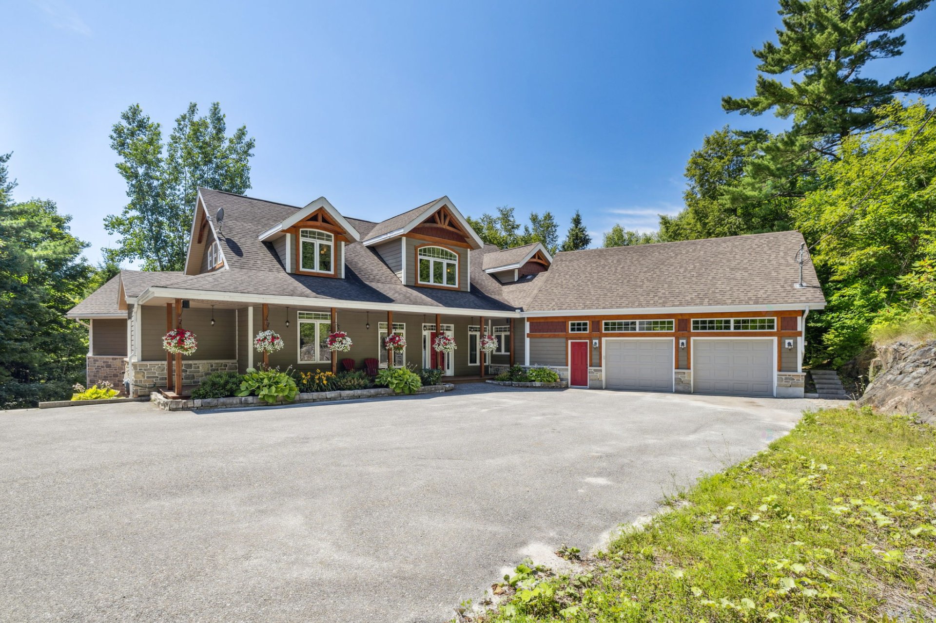 Chelsea, QC J9B 2M2, Canada, 5 Bedrooms Bedrooms, ,4 BathroomsBathrooms,Residential,Active,205494