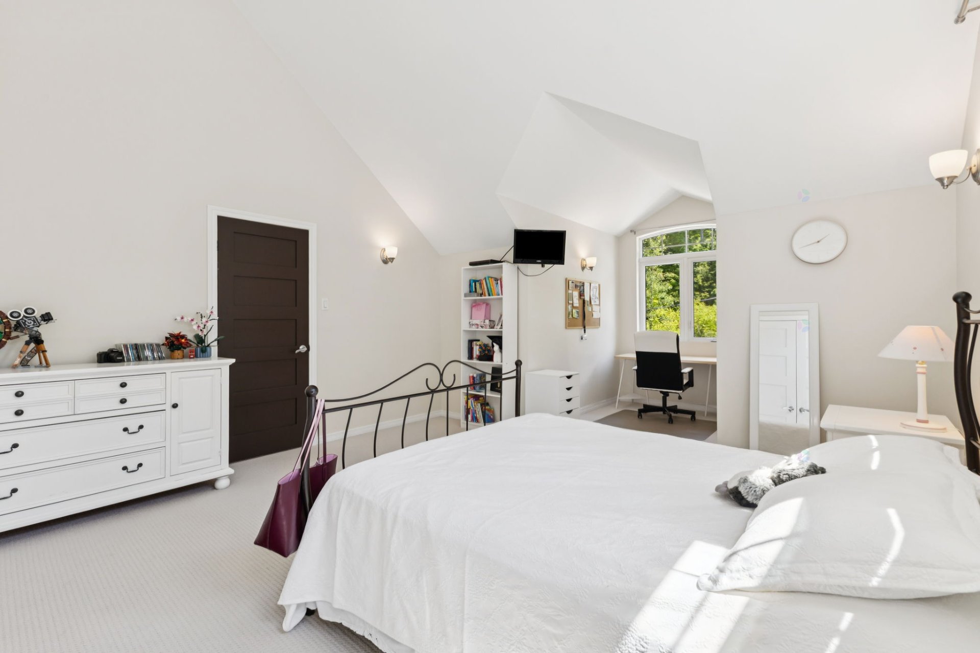 Chelsea, QC J9B 2M2, Canada, 5 Bedrooms Bedrooms, ,4 BathroomsBathrooms,Residential,Active,205494