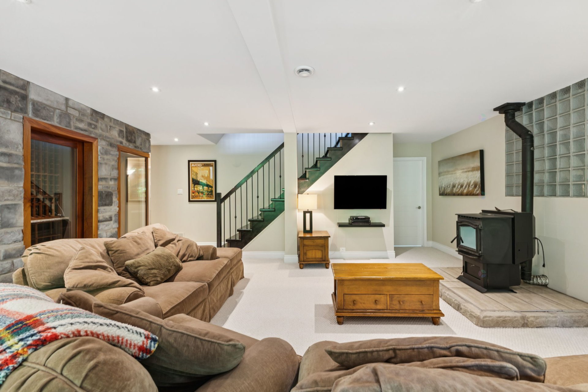 Chelsea, QC J9B 2M2, Canada, 5 Bedrooms Bedrooms, ,4 BathroomsBathrooms,Residential,Active,205494